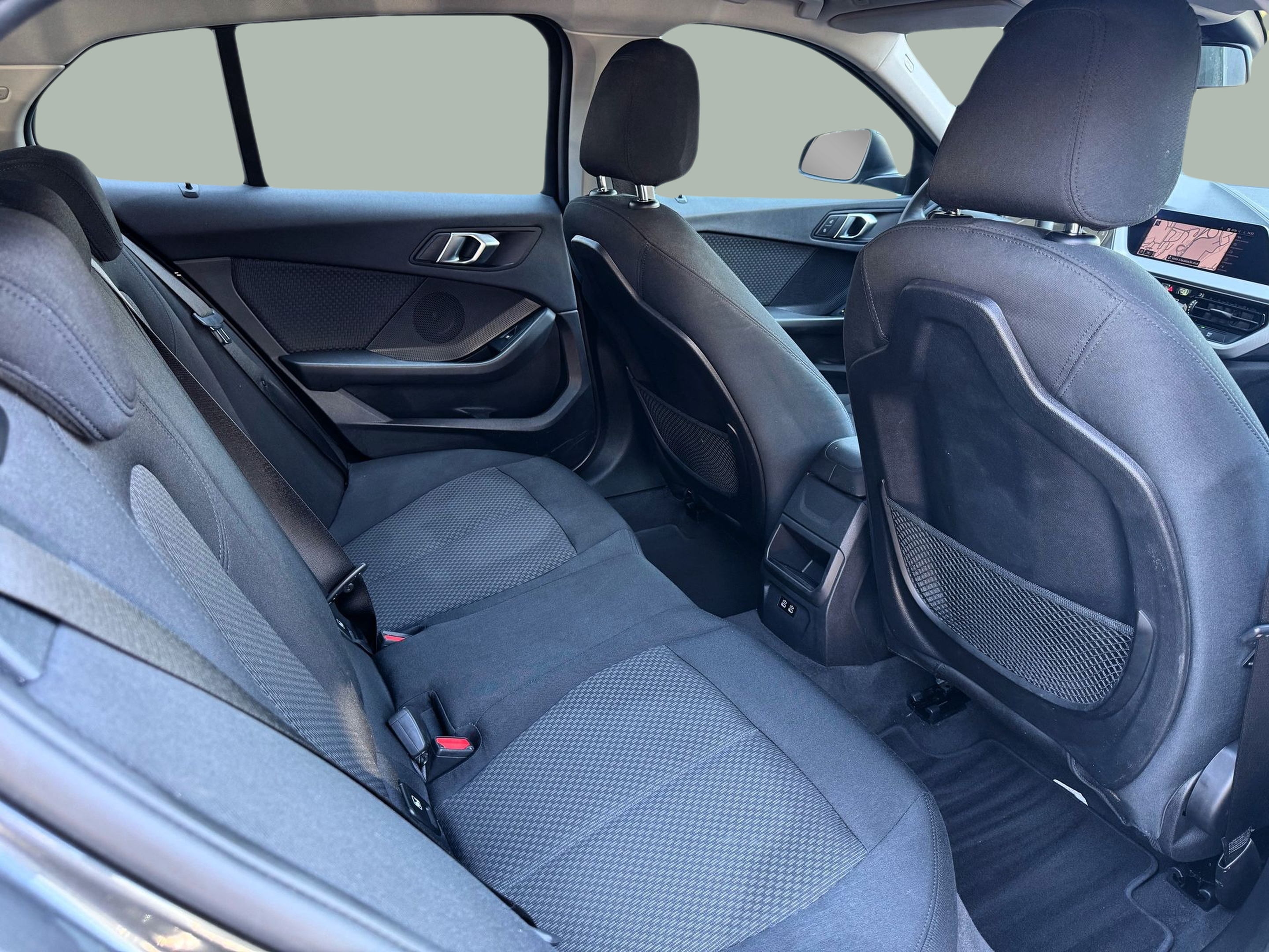 BMW Série 1 116d color Gris. Año 2021. 85KW(116CV). Diesel. En concesionario Santogal Oeiras de Oeiras