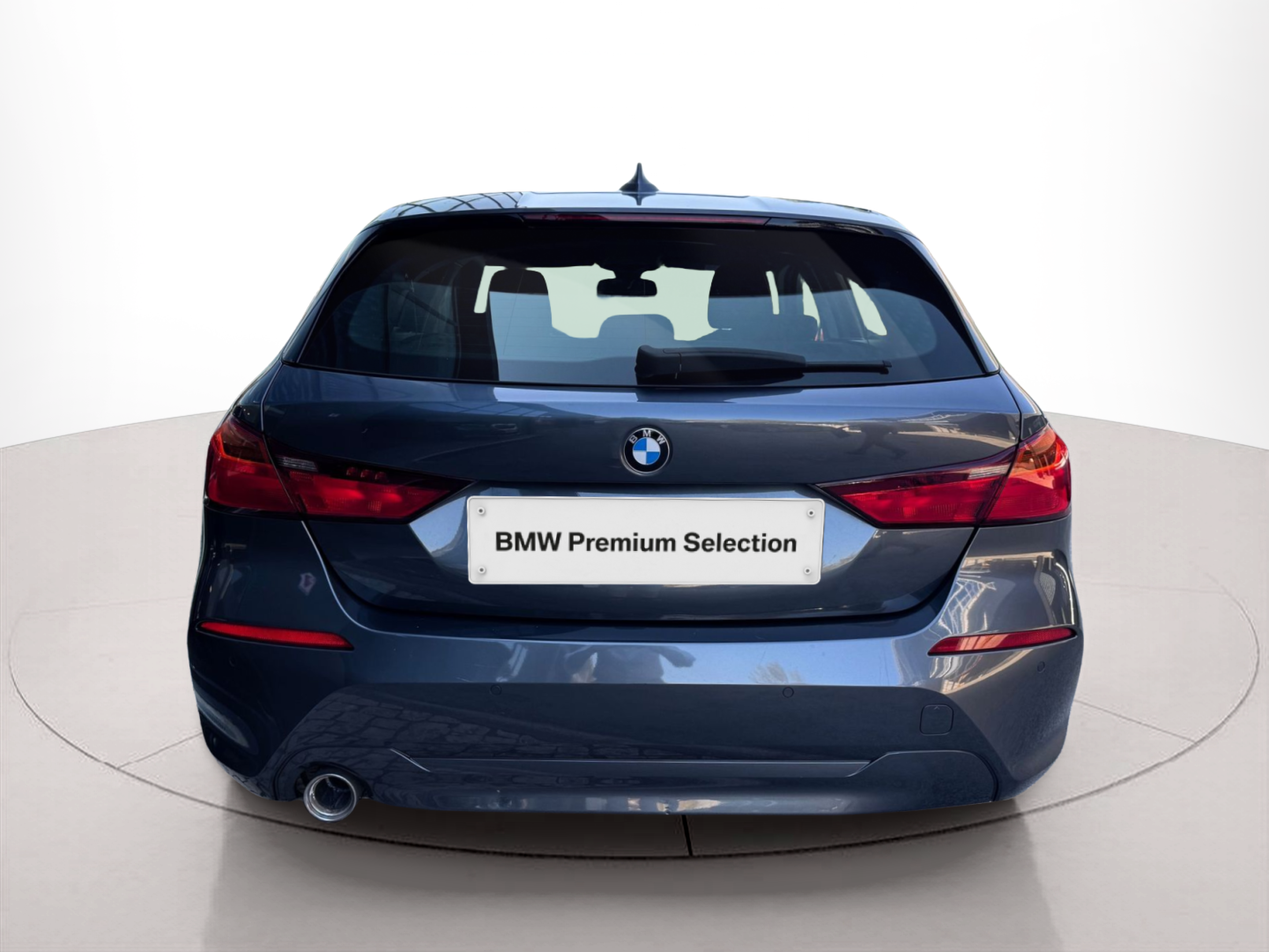 BMW Série 1 116d color Gris. Año 2021. 85KW(116CV). Diesel. En concesionario Santogal Oeiras de Oeiras