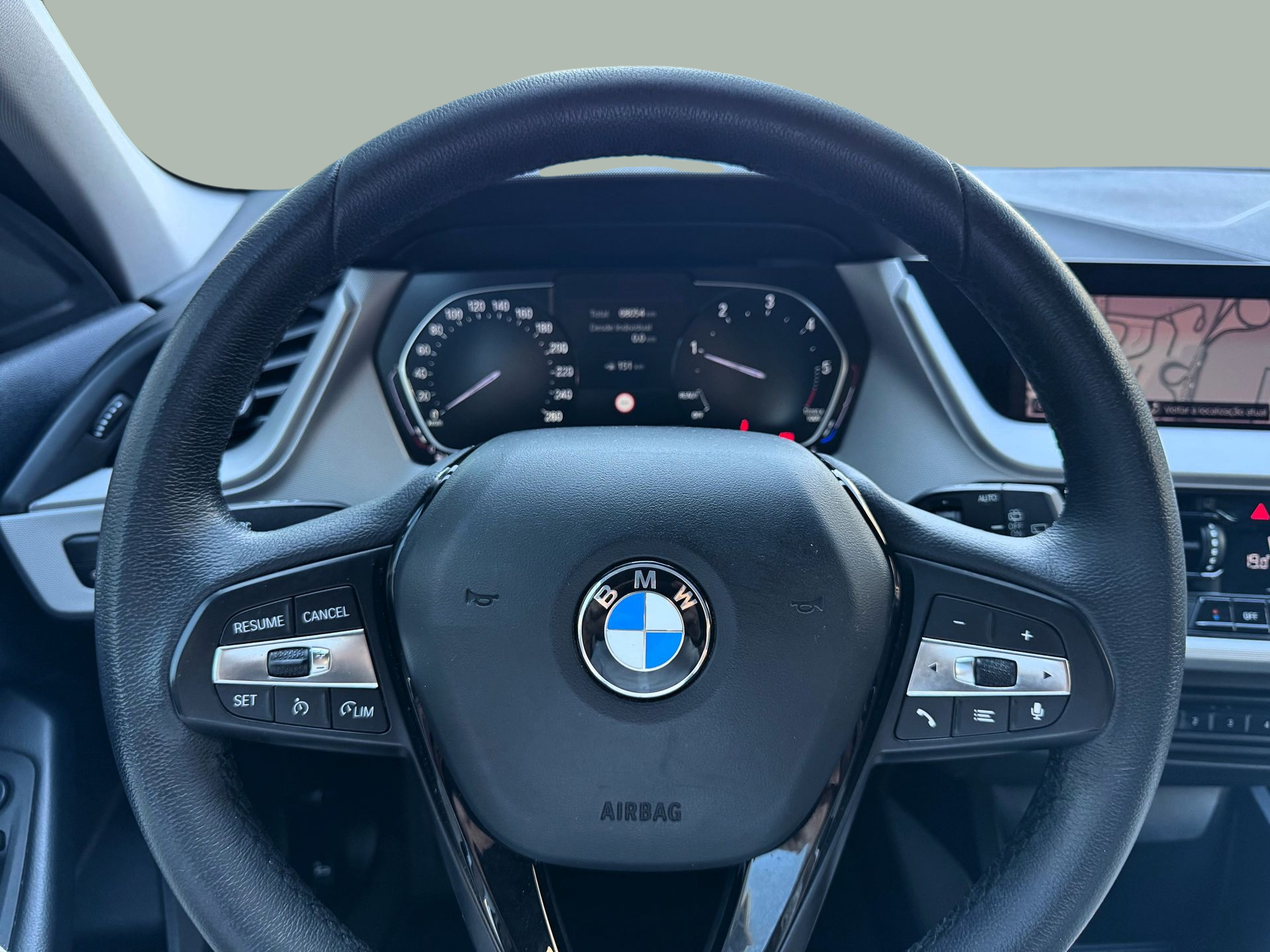 BMW Série 1 116d color Gris. Año 2021. 85KW(116CV). Diesel. En concesionario Santogal Oeiras de Oeiras