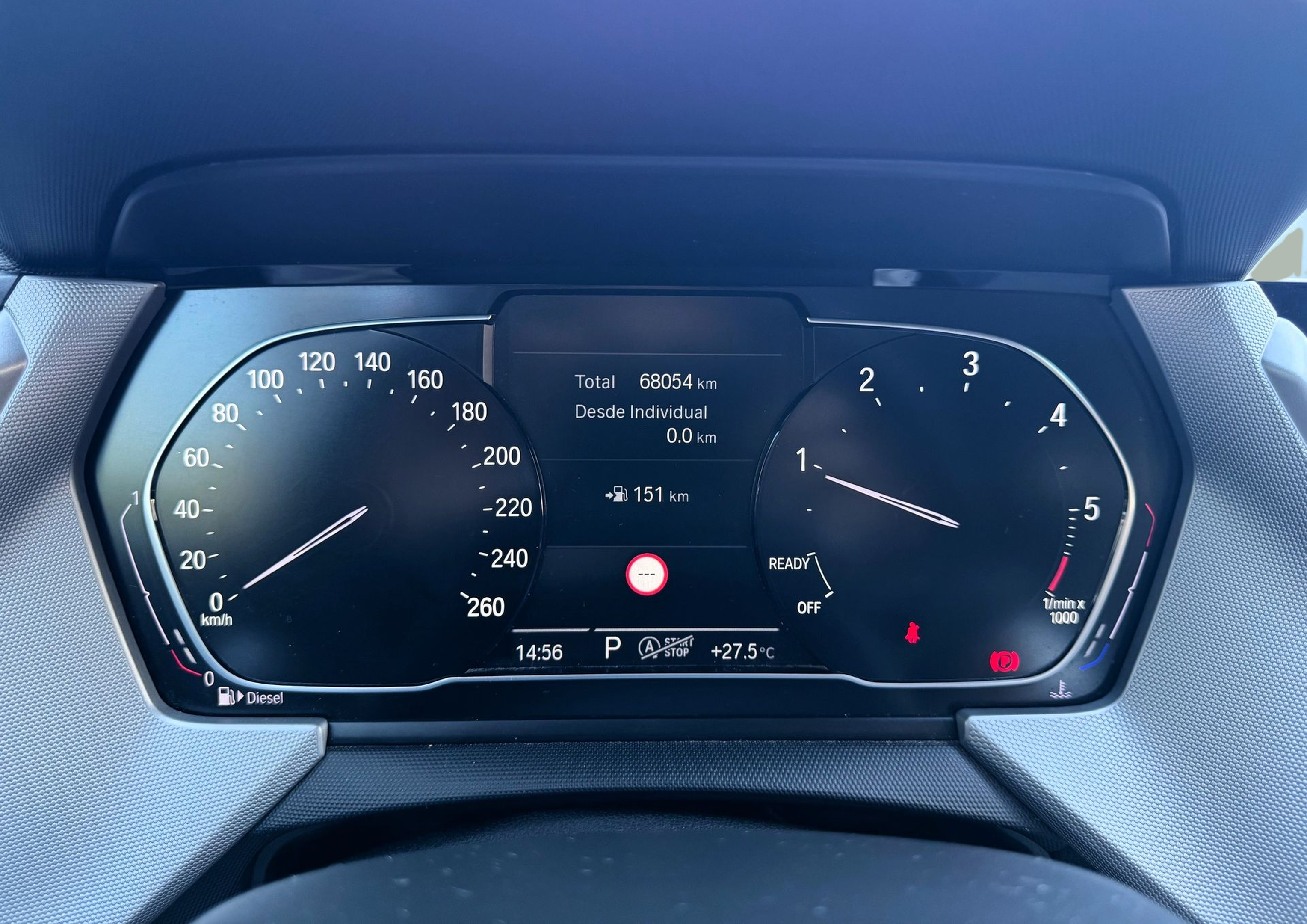 BMW Série 1 116d color Gris. Año 2021. 85KW(116CV). Diesel. En concesionario Santogal Oeiras de Oeiras