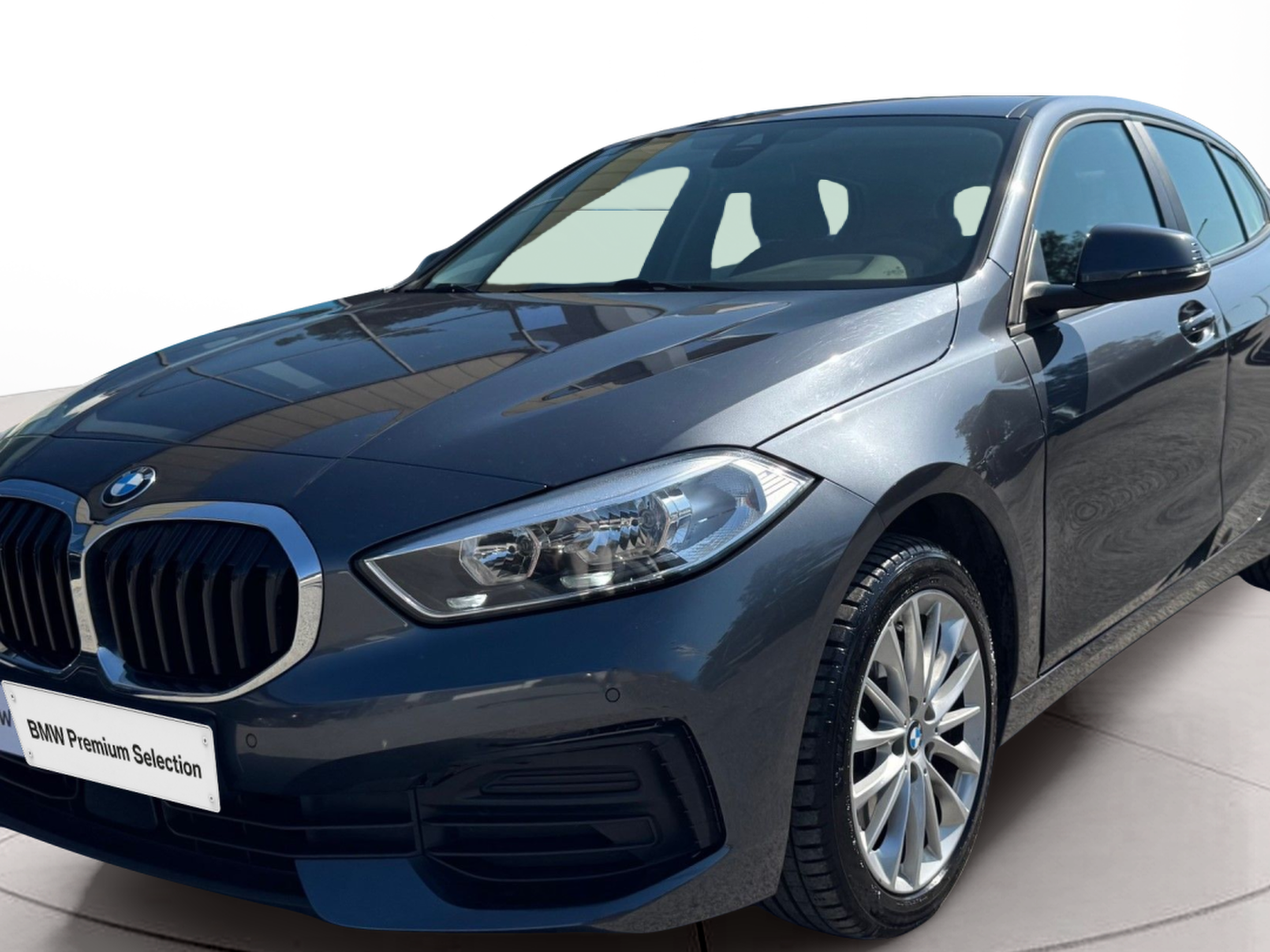 BMW Série 1 116d color Gris. Año 2021. 85KW(116CV). Diesel. En concesionario Santogal Oeiras de Oeiras