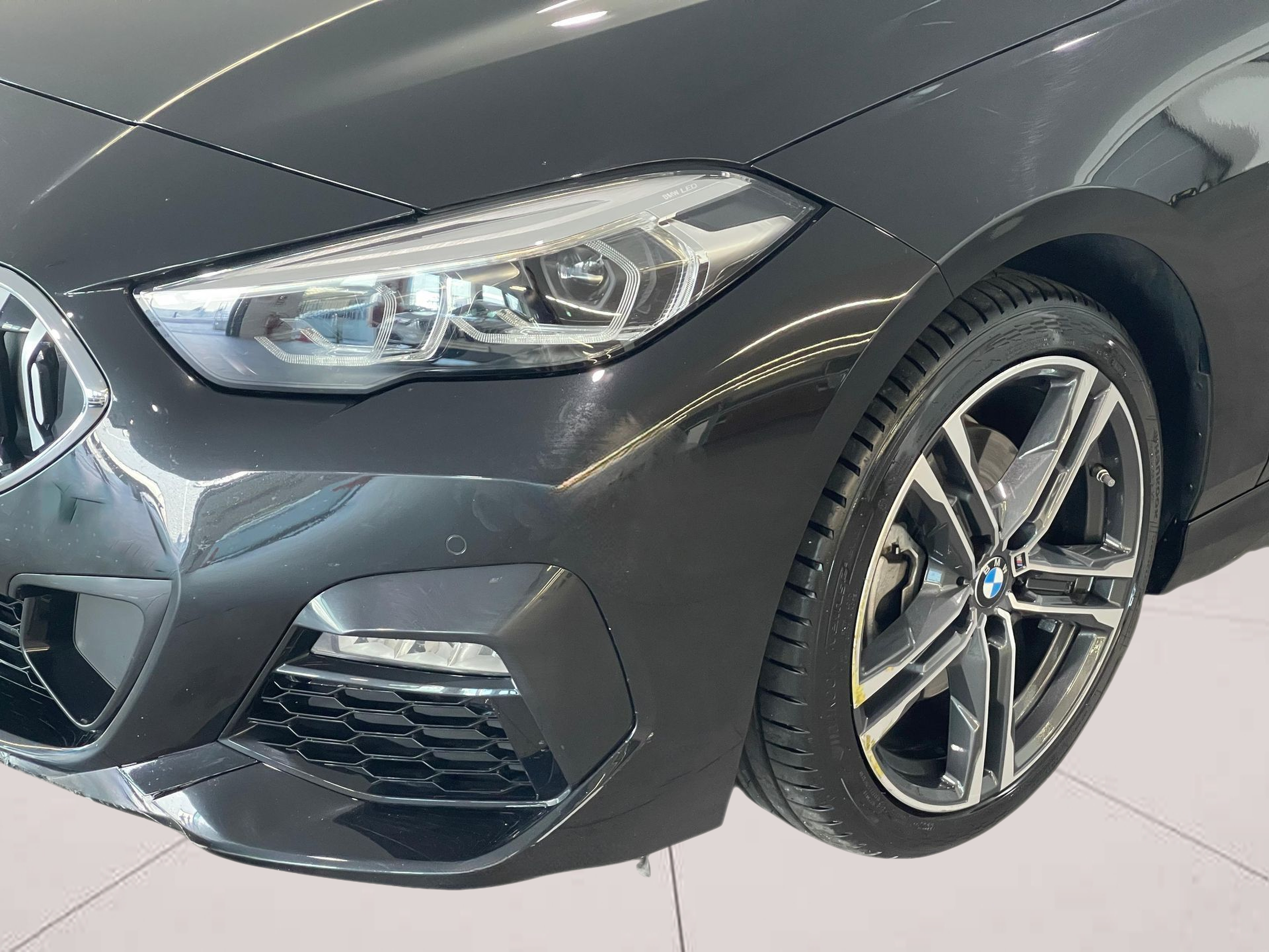 BMW Série 2 218d Gran Coupé color Negro. Año 2021. 110KW(150CV). Diesel. En concesionario Santogal Carnaxide de Oeiras