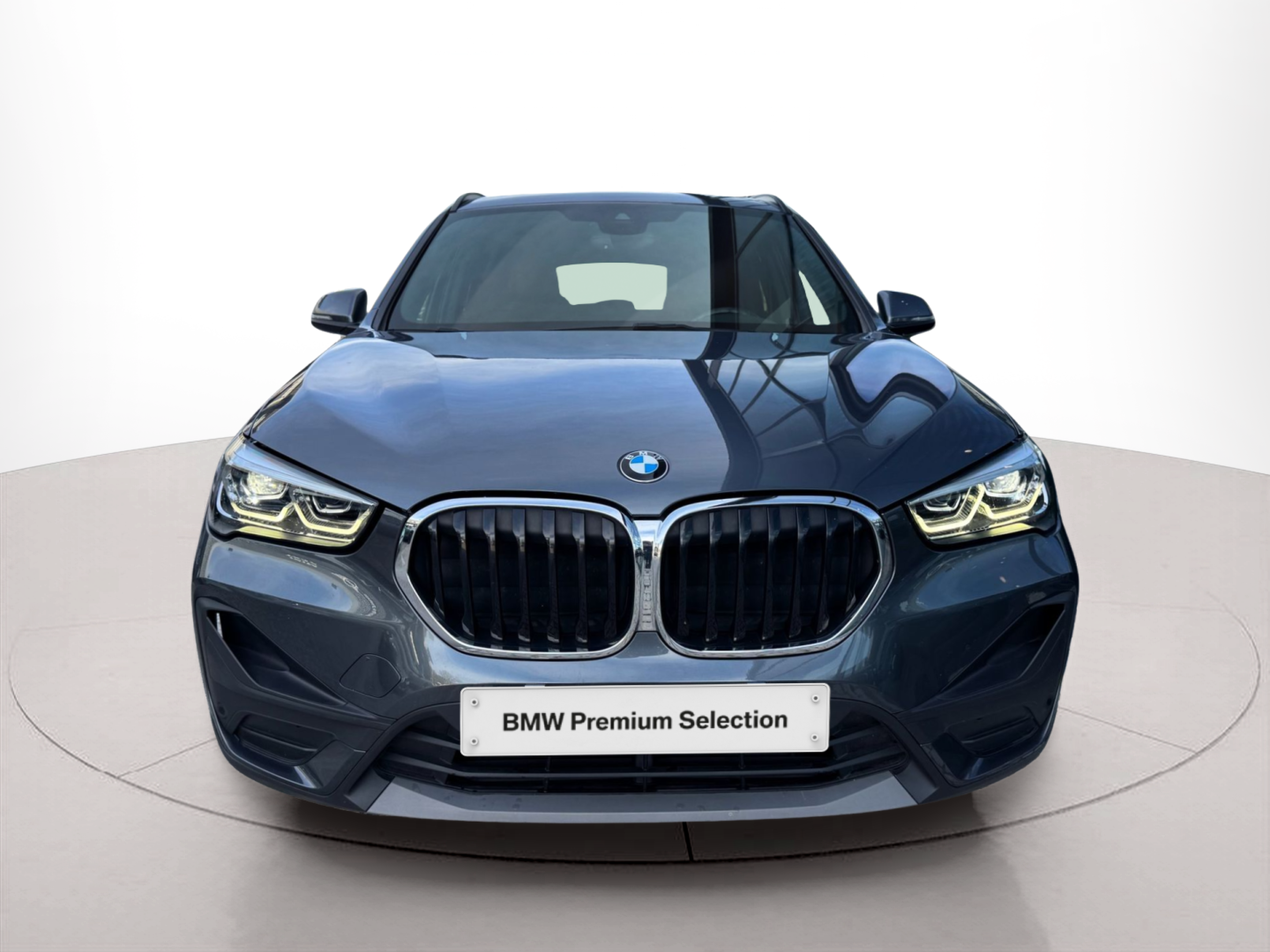 Fotos de BMW X1 xDrive25e color Gris. Año 2021. 162KW(220CV). Elétrico / Gasolina Híbrido. En concesionario Santogal Oeiras de Oeiras