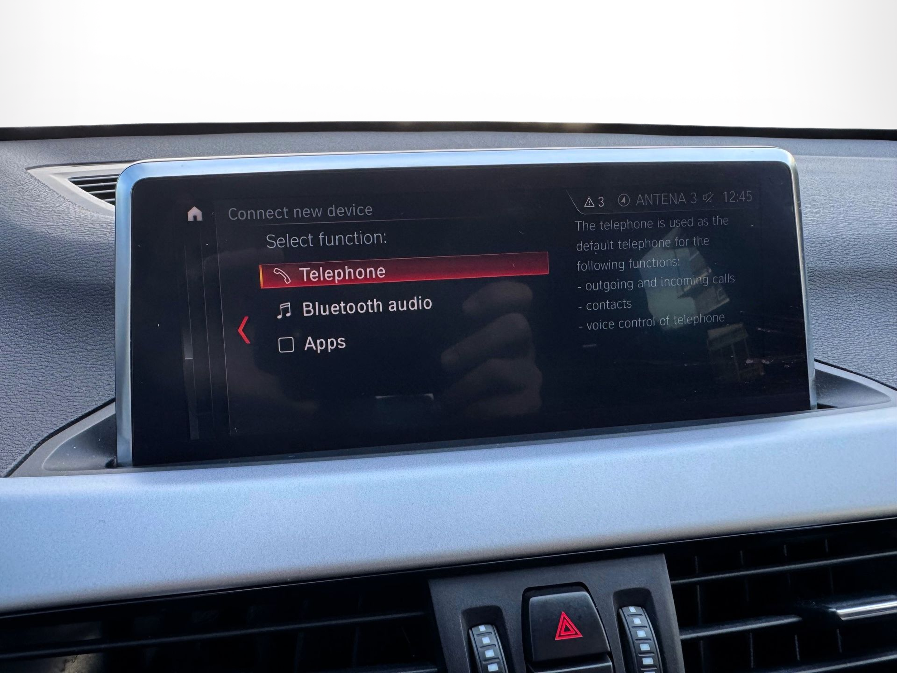 BMW X1 xDrive25e color Gris. Año 2021. 162KW(220CV). Elétrico / Gasolina Híbrido. En concesionario Santogal Oeiras de Oeiras