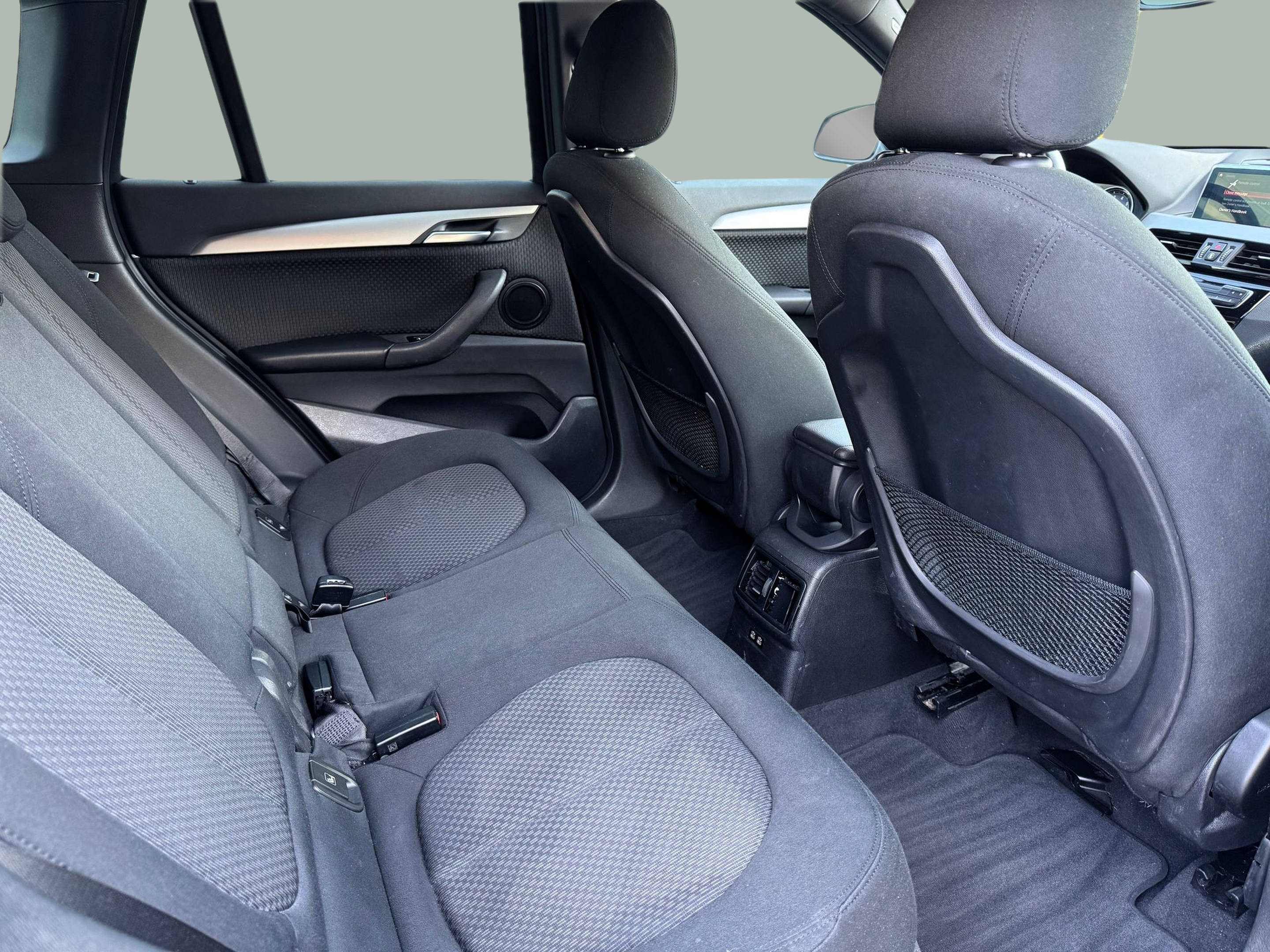 BMW X1 xDrive25e color Gris. Año 2021. 162KW(220CV). Elétrico / Gasolina Híbrido. En concesionario Santogal Oeiras de Oeiras