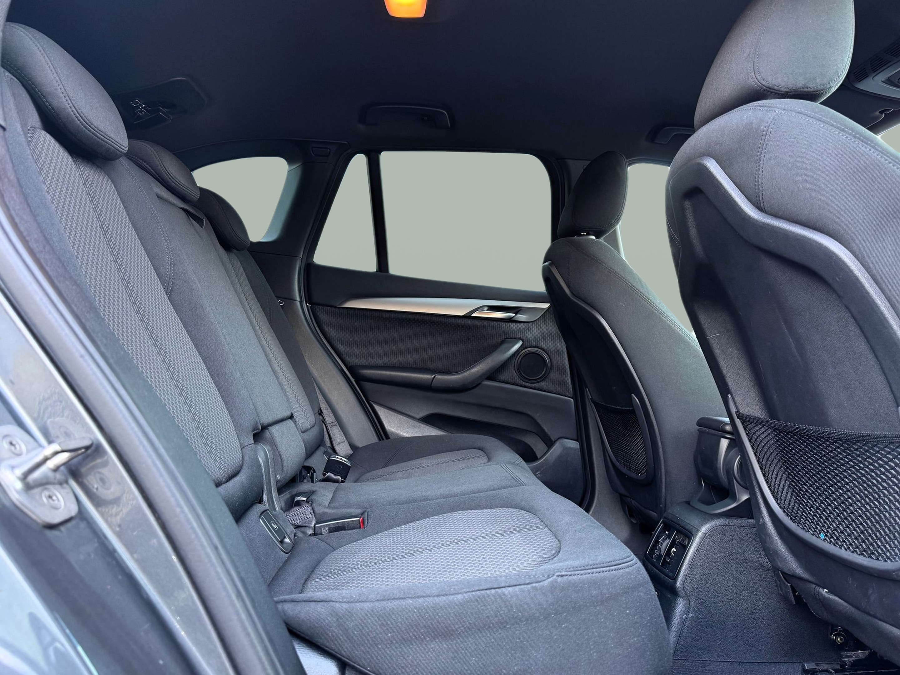 BMW X1 xDrive25e color Gris. Año 2021. 162KW(220CV). Elétrico / Gasolina Híbrido. En concesionario Santogal Oeiras de Oeiras