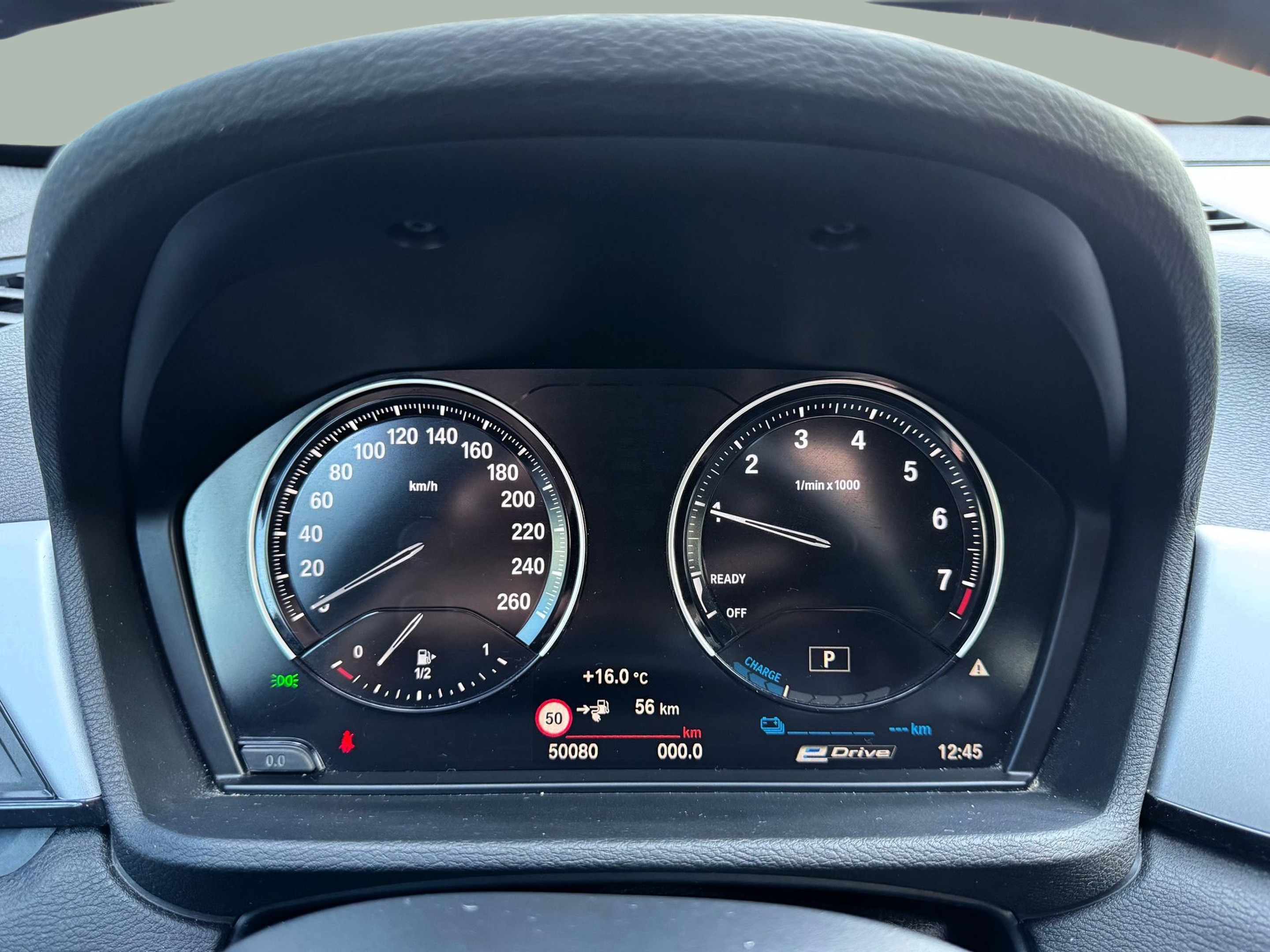 BMW X1 xDrive25e color Gris. Año 2021. 162KW(220CV). Elétrico / Gasolina Híbrido. En concesionario Santogal Oeiras de Oeiras