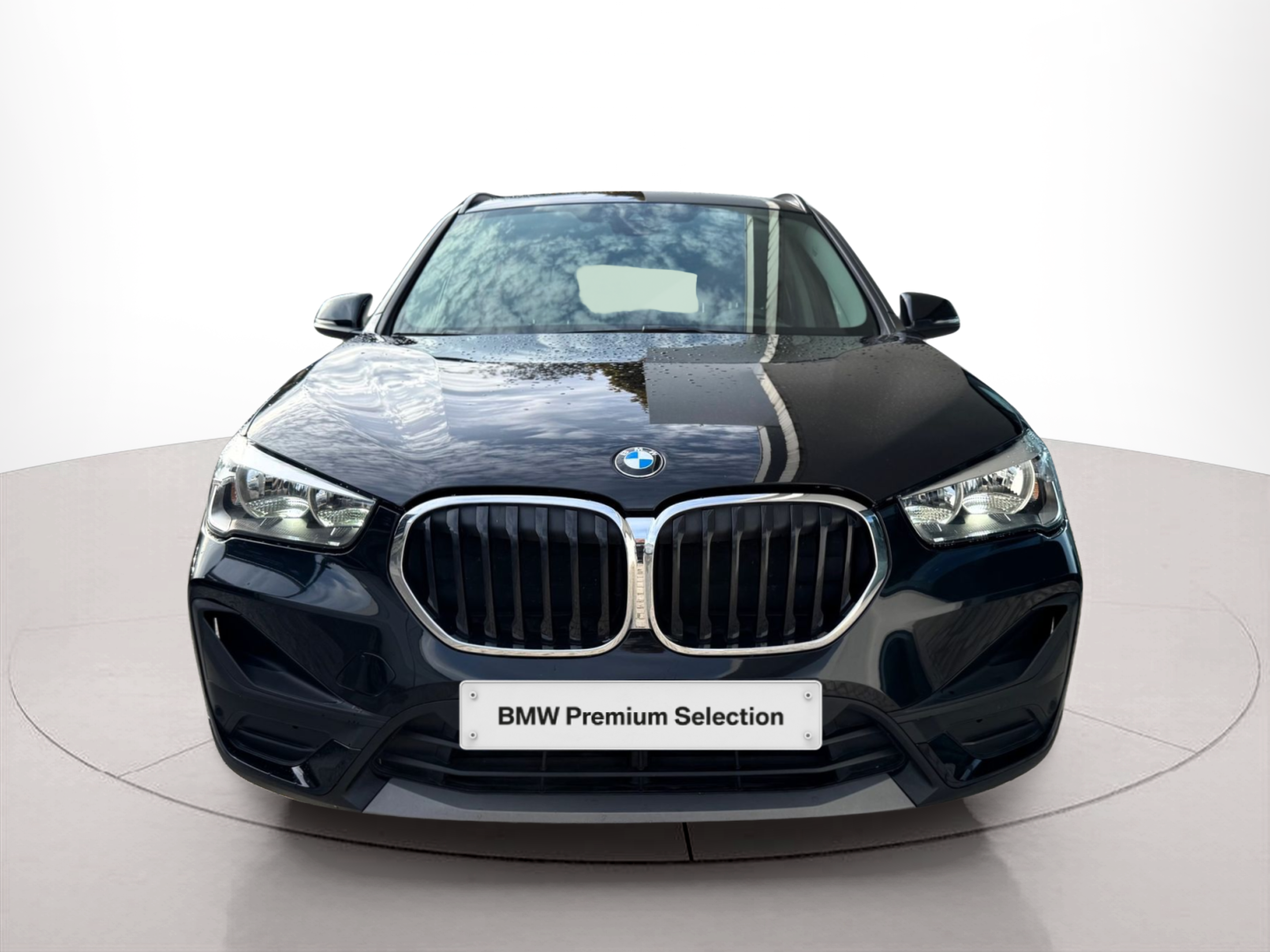 Fotos de BMW X1 sDrive16d color Negro. Año 2022. 85KW(116CV). Diesel. En concesionario Santogal Oeiras de Oeiras