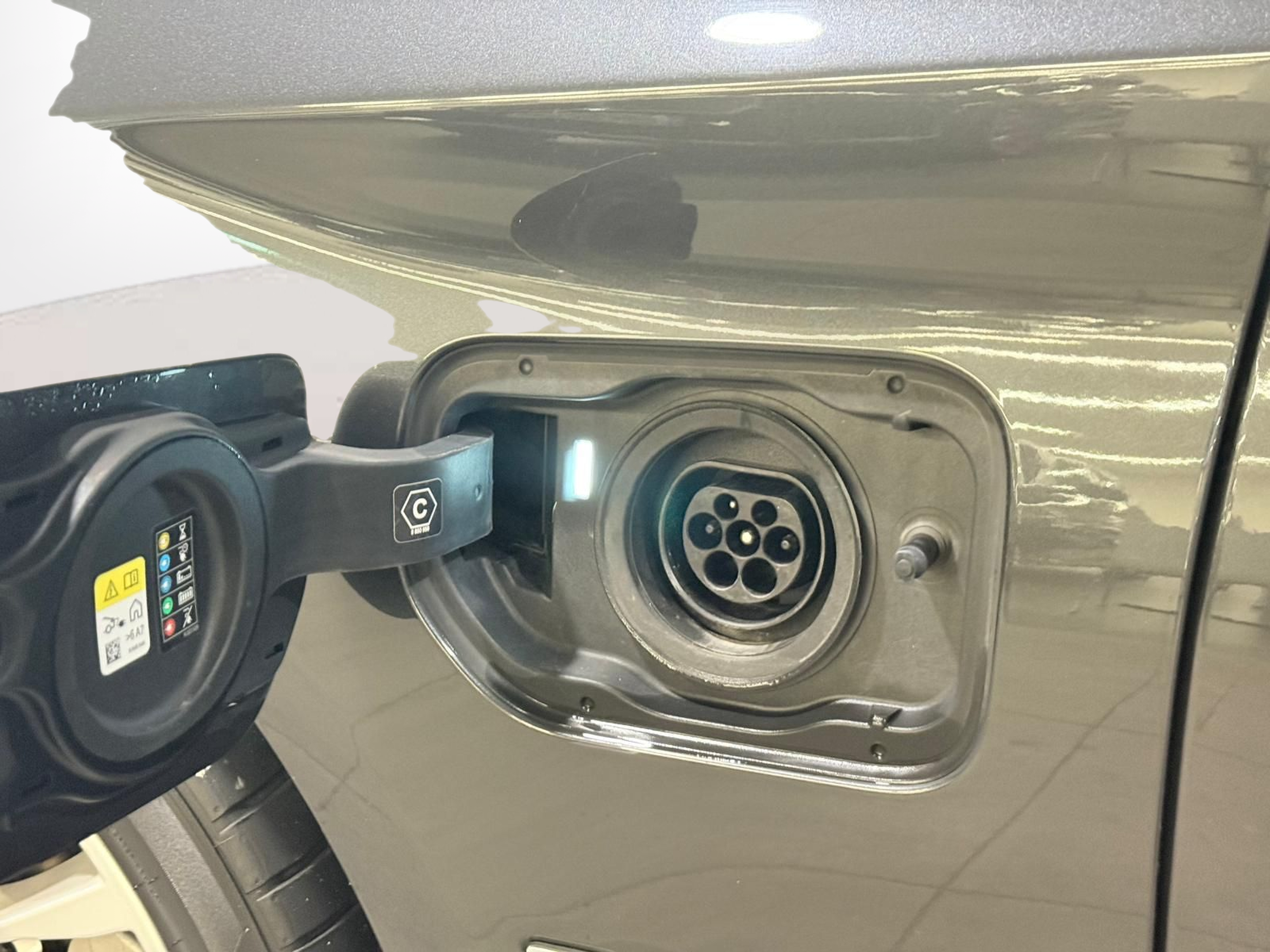 BMW Série 5 520e Berlina color Gris. Año 2021. 150KW(204CV). Elétrico / Gasolina Híbrido. En concesionario Santogal Carnaxide de Oeiras