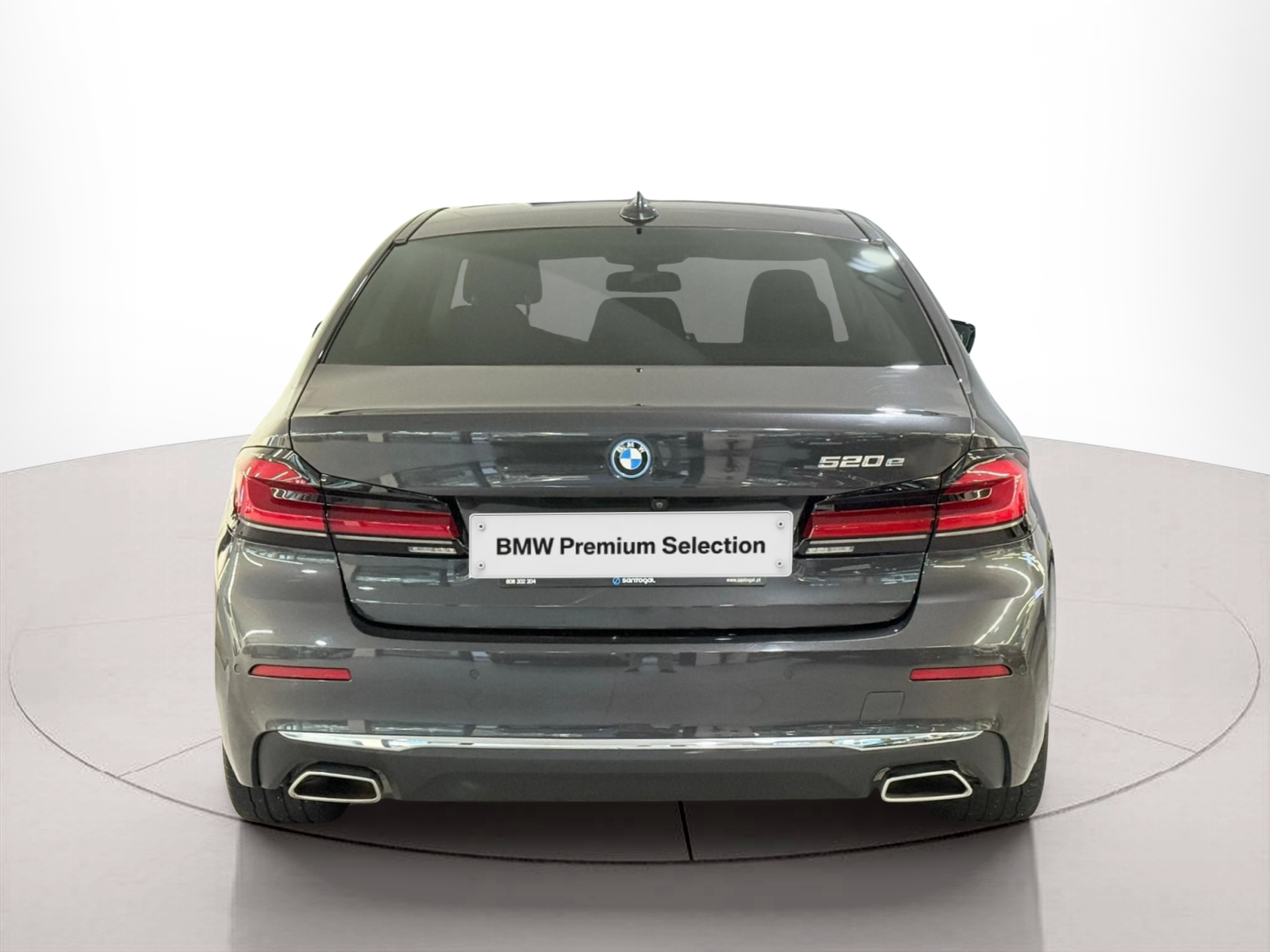 BMW Série 5 520e Berlina color Gris. Año 2021. 150KW(204CV). Elétrico / Gasolina Híbrido. En concesionario Santogal Carnaxide de Oeiras