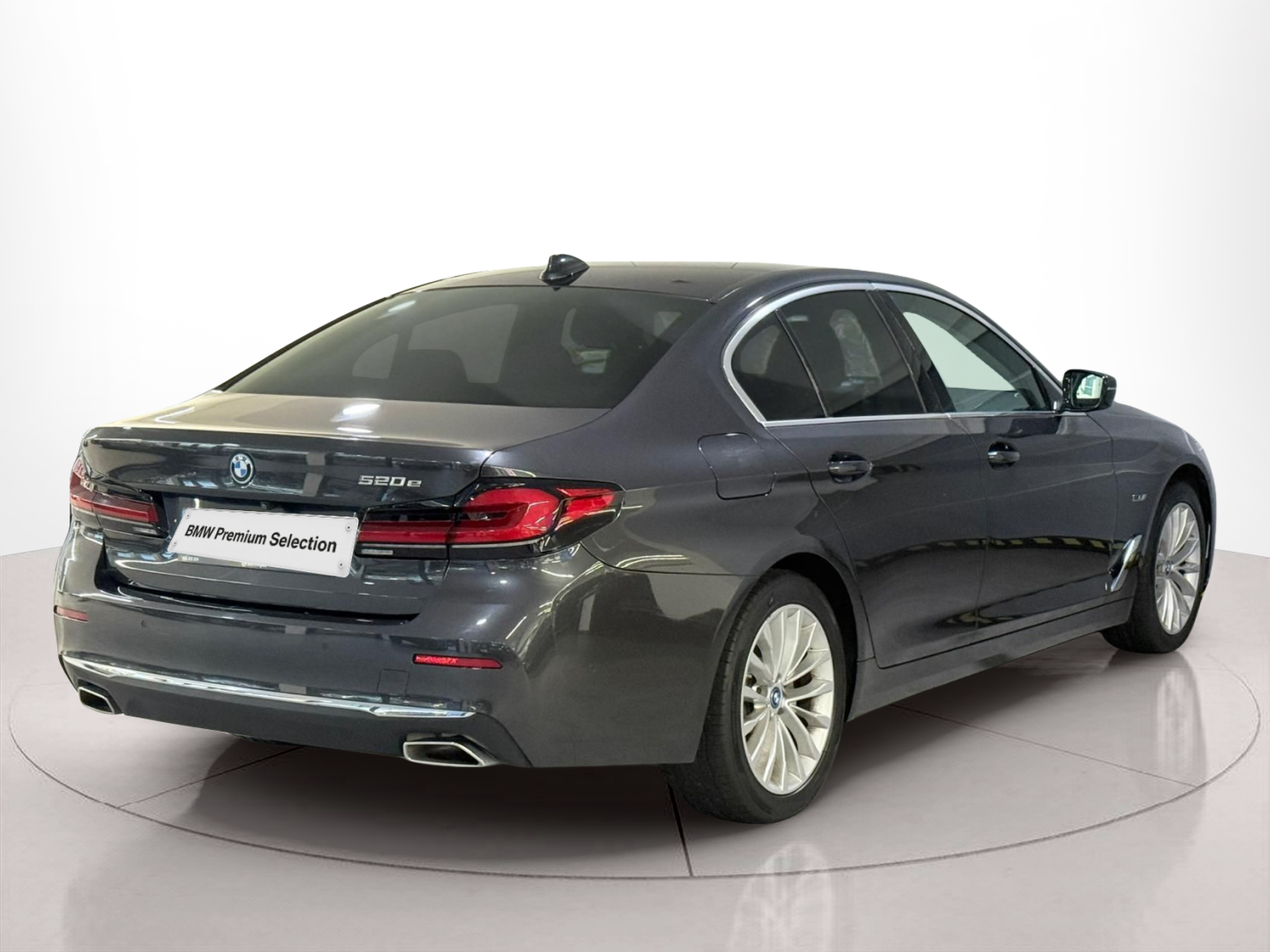 BMW Série 5 520e Berlina color Gris. Año 2021. 150KW(204CV). Elétrico / Gasolina Híbrido. En concesionario Santogal Carnaxide de Oeiras