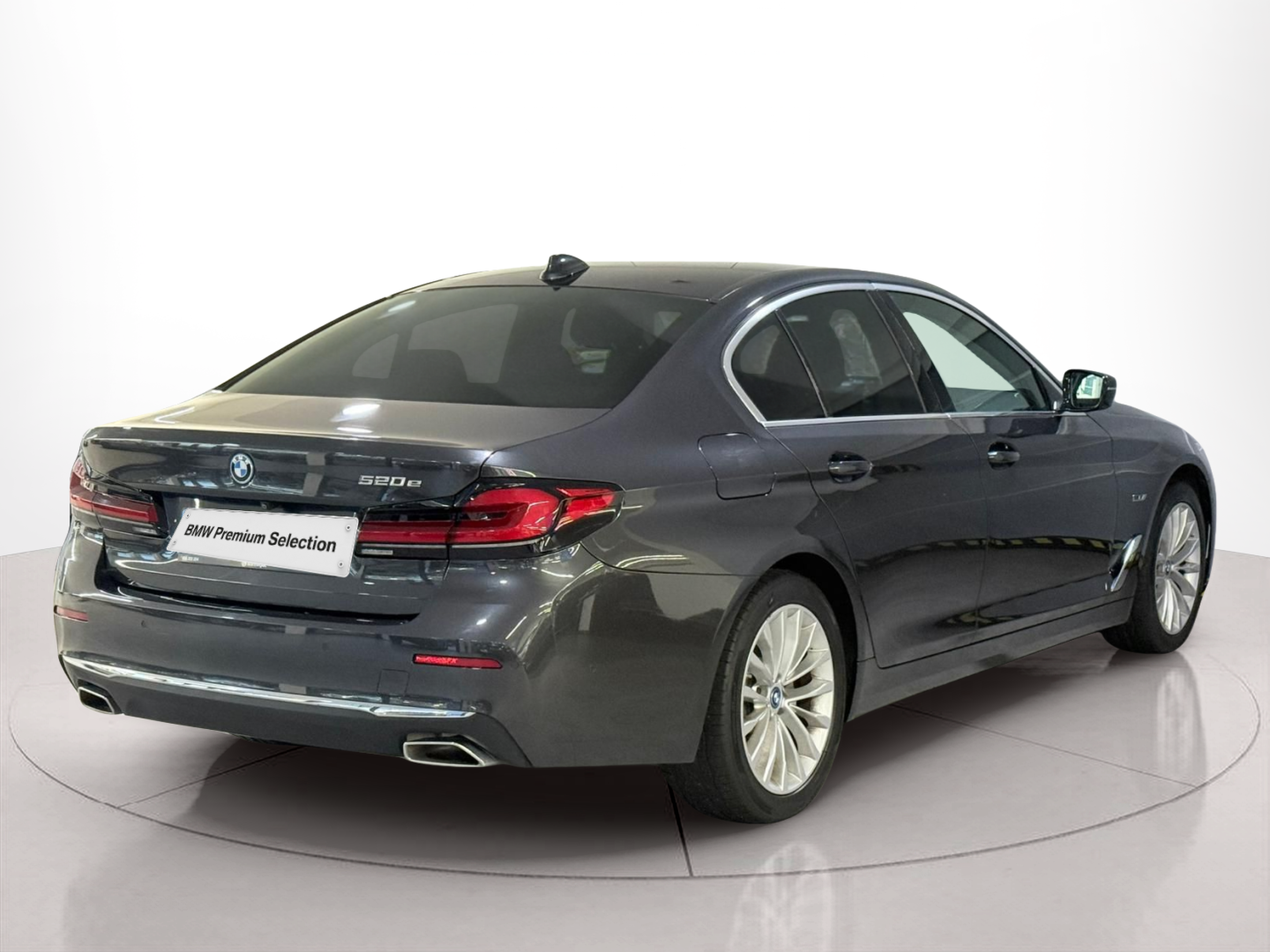 BMW Série 5 520e Berlina color Gris. Año 2021. 150KW(204CV). Elétrico / Gasolina Híbrido. En concesionario Santogal Carnaxide de Oeiras