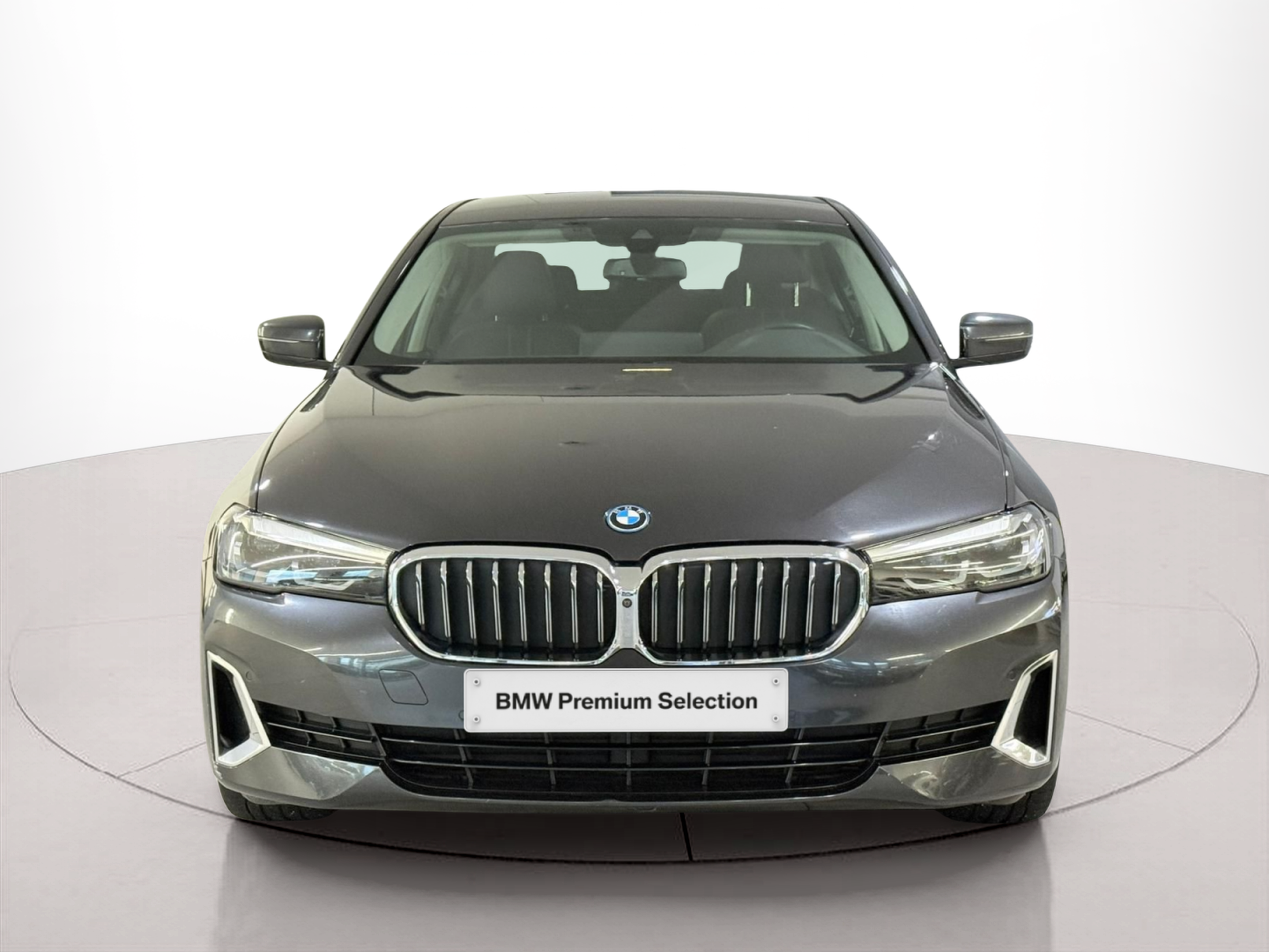 Fotos de BMW Série 5 520e Berlina color Gris. Año 2021. 150KW(204CV). Elétrico / Gasolina Híbrido. En concesionario Santogal Carnaxide de Oeiras