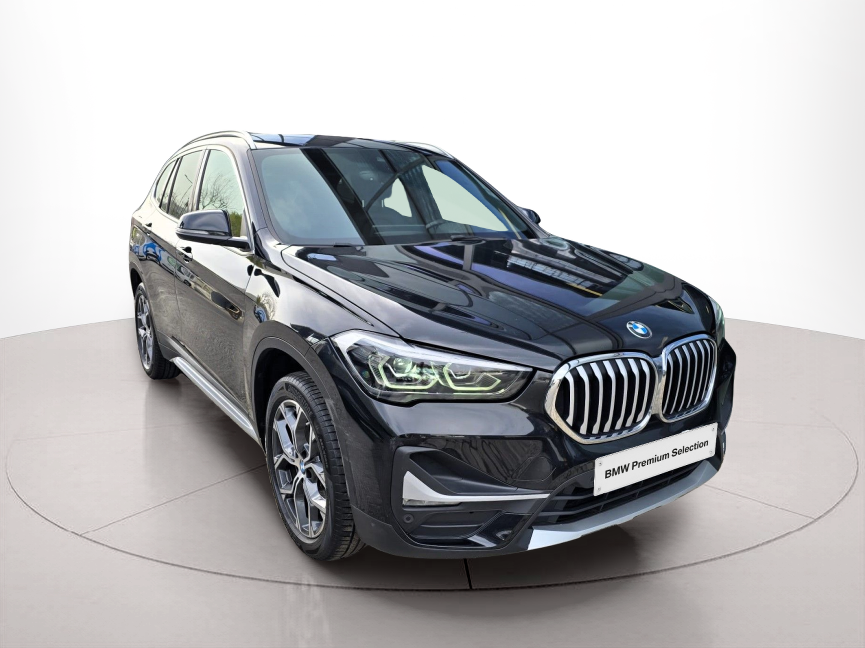 BMW X1 sDrive16d color Negro. Año 2022. 85KW(116CV). Diesel. En concesionario Santogal Oeiras de Oeiras