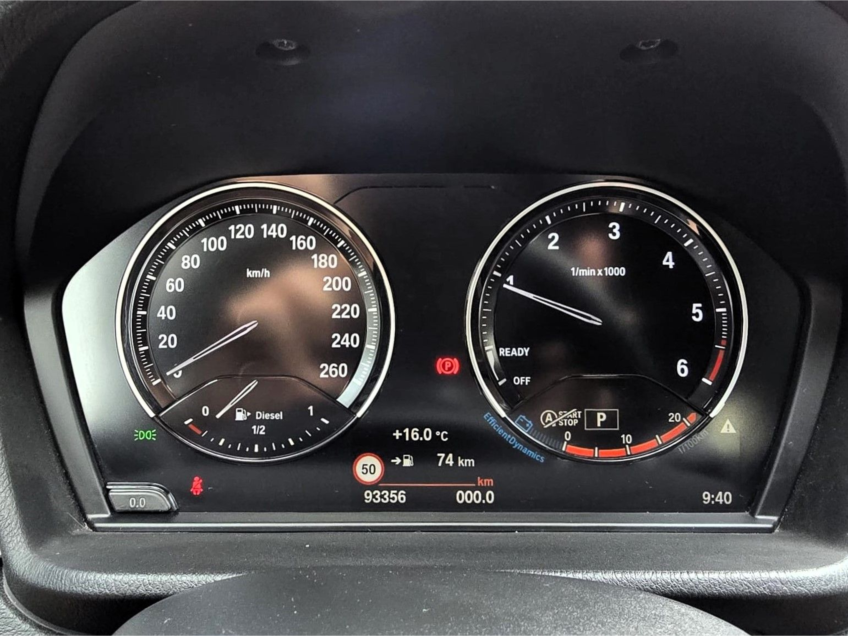 BMW X1 sDrive16d color Negro. Año 2022. 85KW(116CV). Diesel. En concesionario Santogal Oeiras de Oeiras