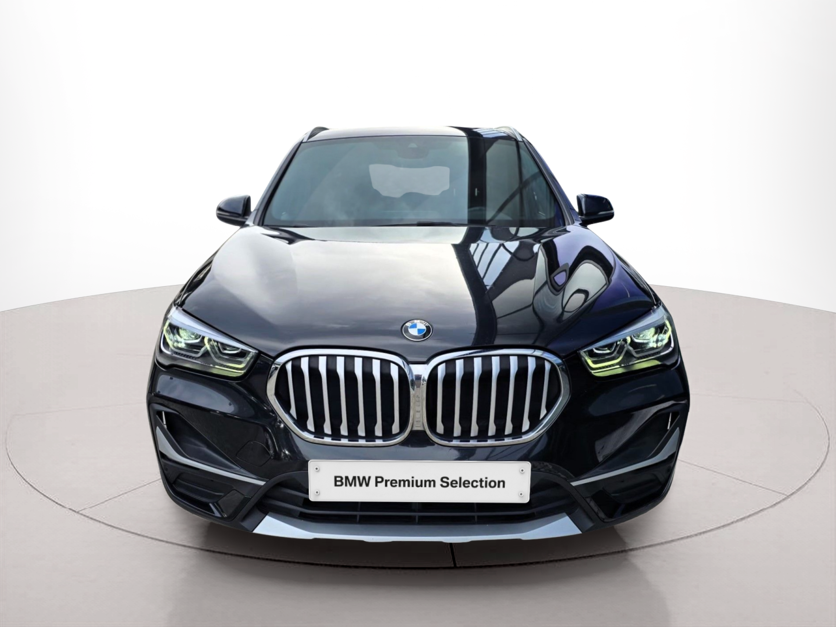 Fotos de BMW X1 sDrive16d color Negro. Año 2022. 85KW(116CV). Diesel. En concesionario Santogal Oeiras de Oeiras