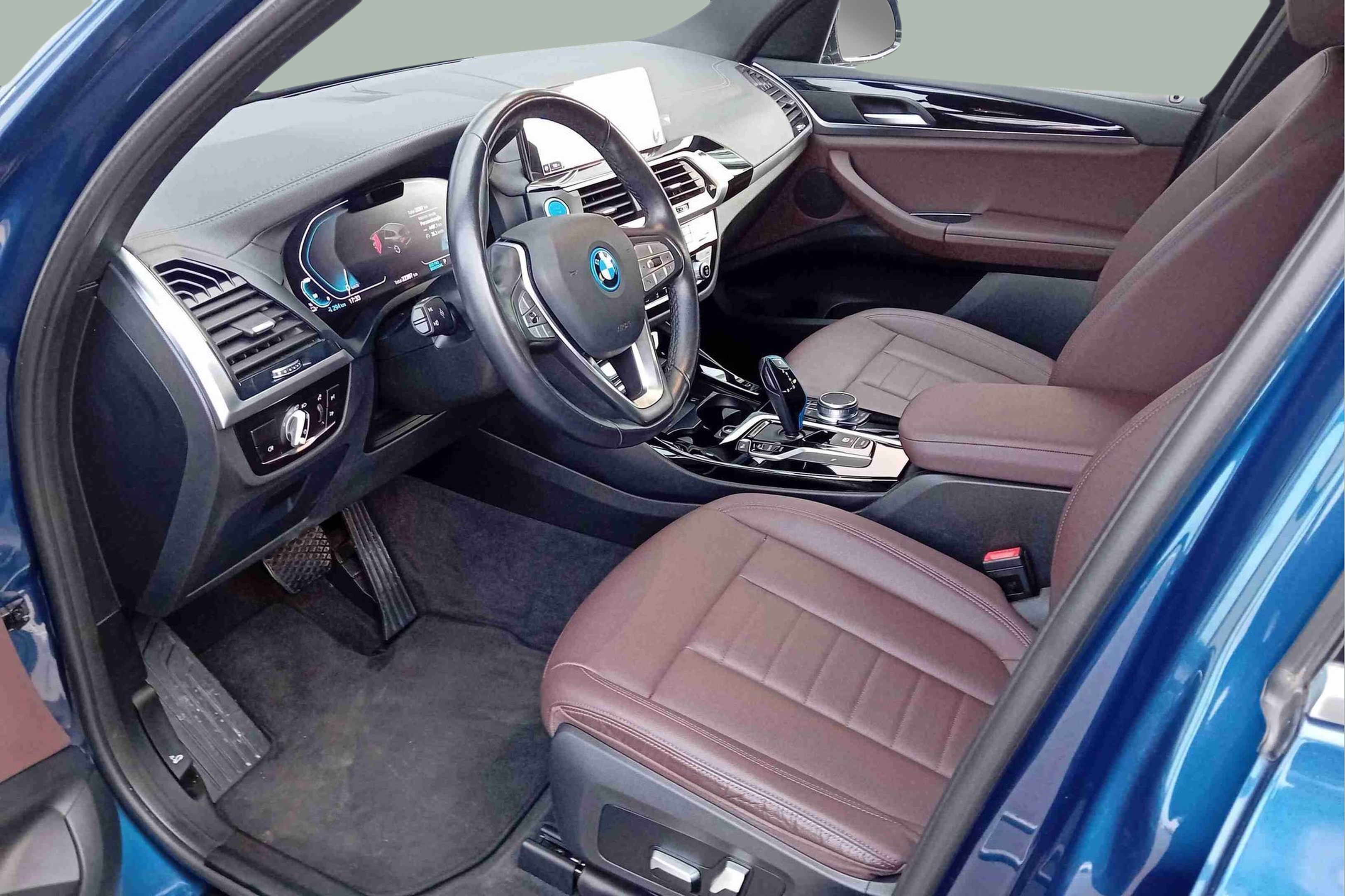 BMW iX3 iX3 80 kWh color Azul. Año 2022. 210KW(286CV). Elétrico. En concesionario Santogal Seixal de Seixal