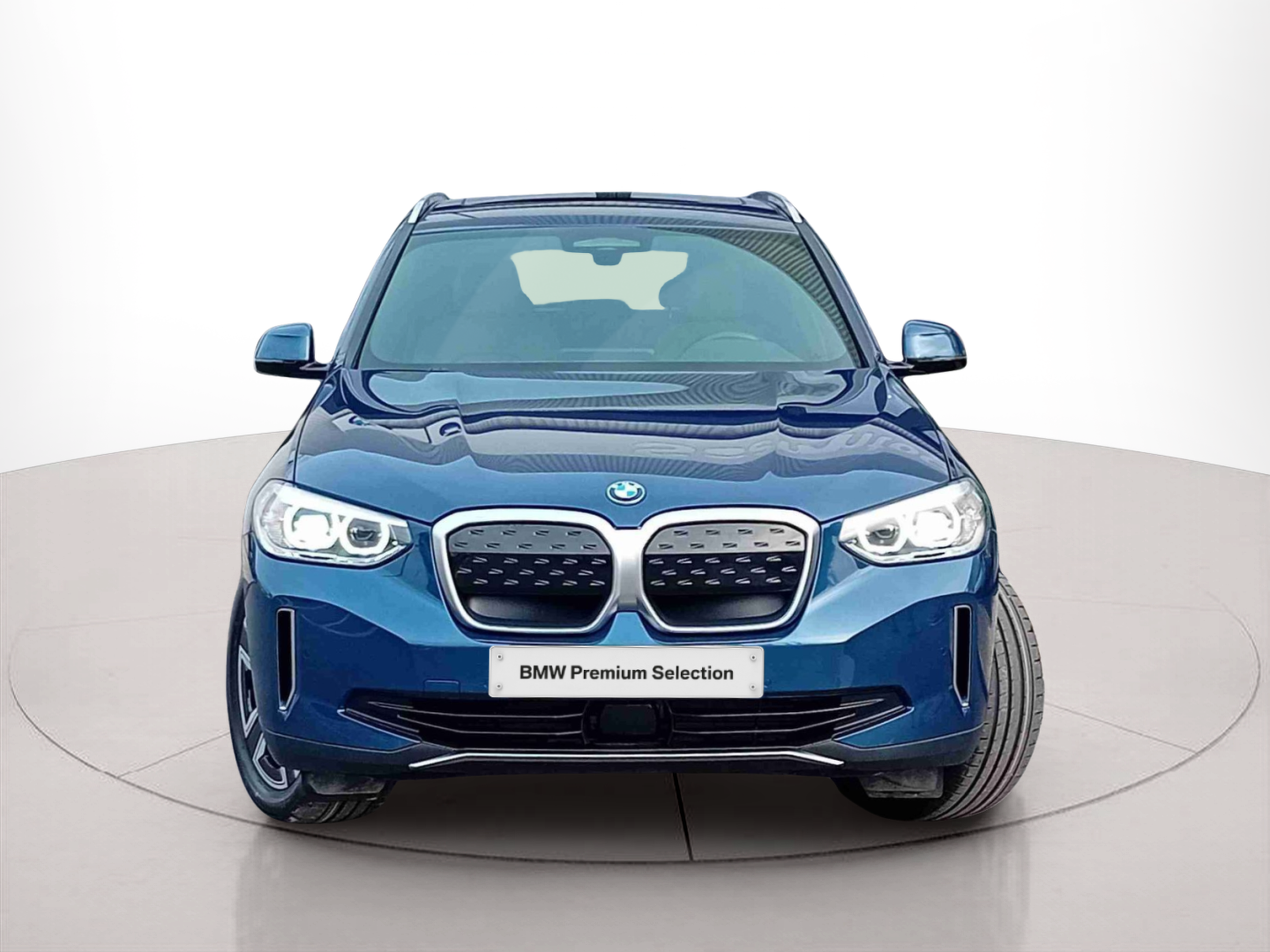 Fotos de BMW iX3 iX3 80 kWh color Azul. Año 2022. 210KW(286CV). Elétrico. En concesionario Santogal Seixal de Seixal