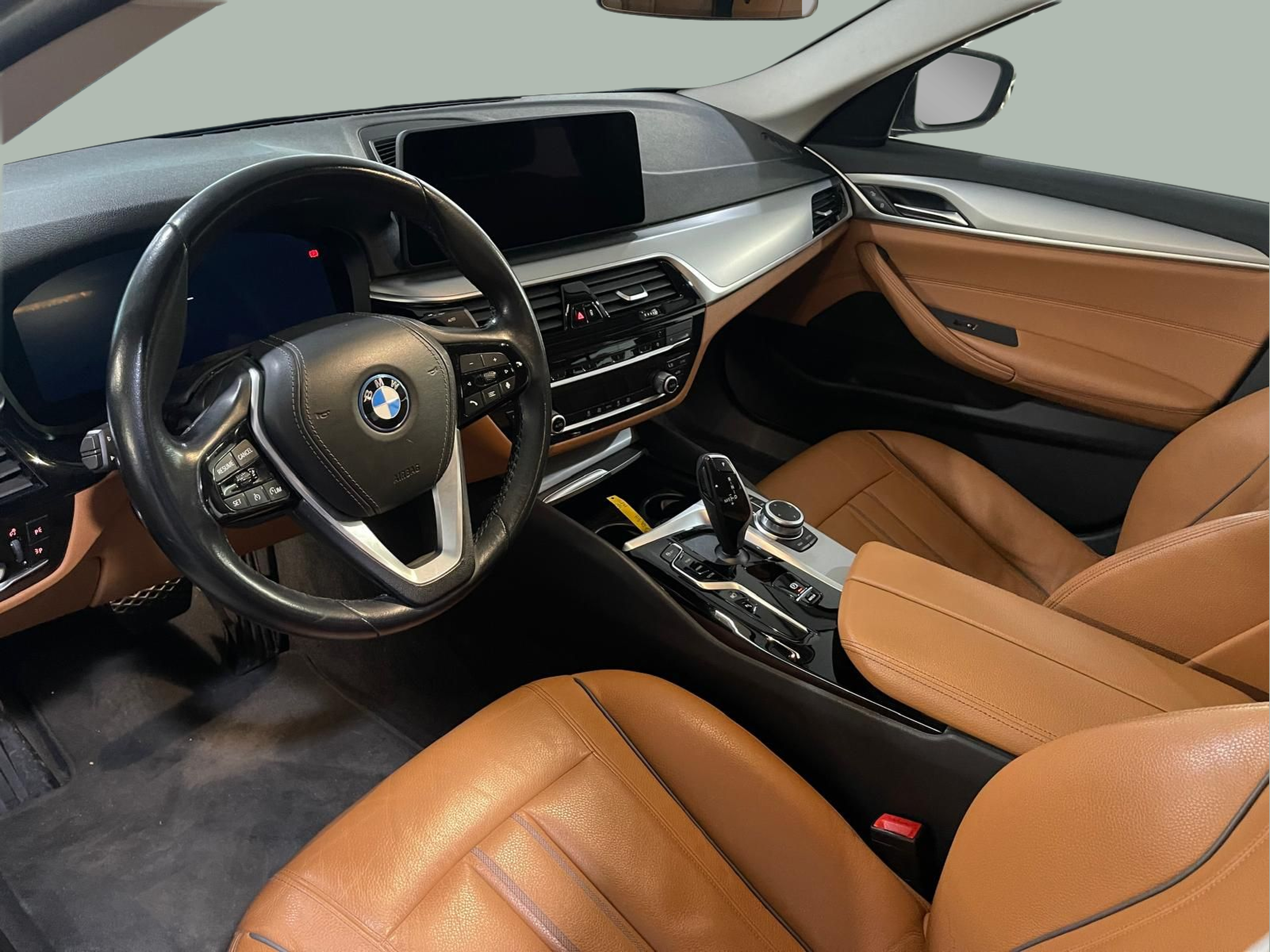 BMW Série 5 530e Berlina color Negro. Año 2022. 215KW(292CV). Elétrico / Gasolina Híbrido. En concesionario Santogal Carnaxide de Oeiras