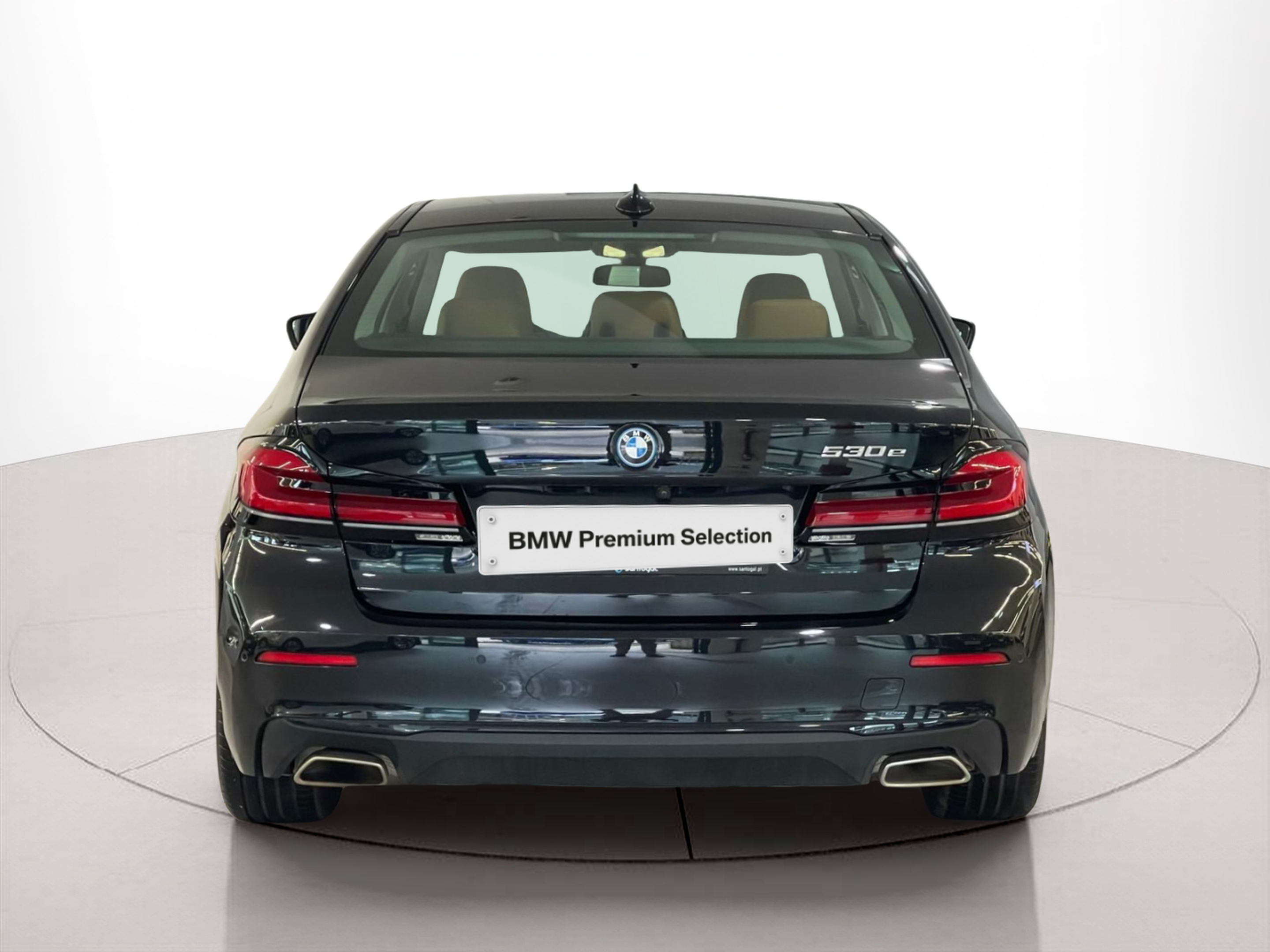 BMW Série 5 530e Berlina color Negro. Año 2022. 215KW(292CV). Elétrico / Gasolina Híbrido. En concesionario Santogal Carnaxide de Oeiras