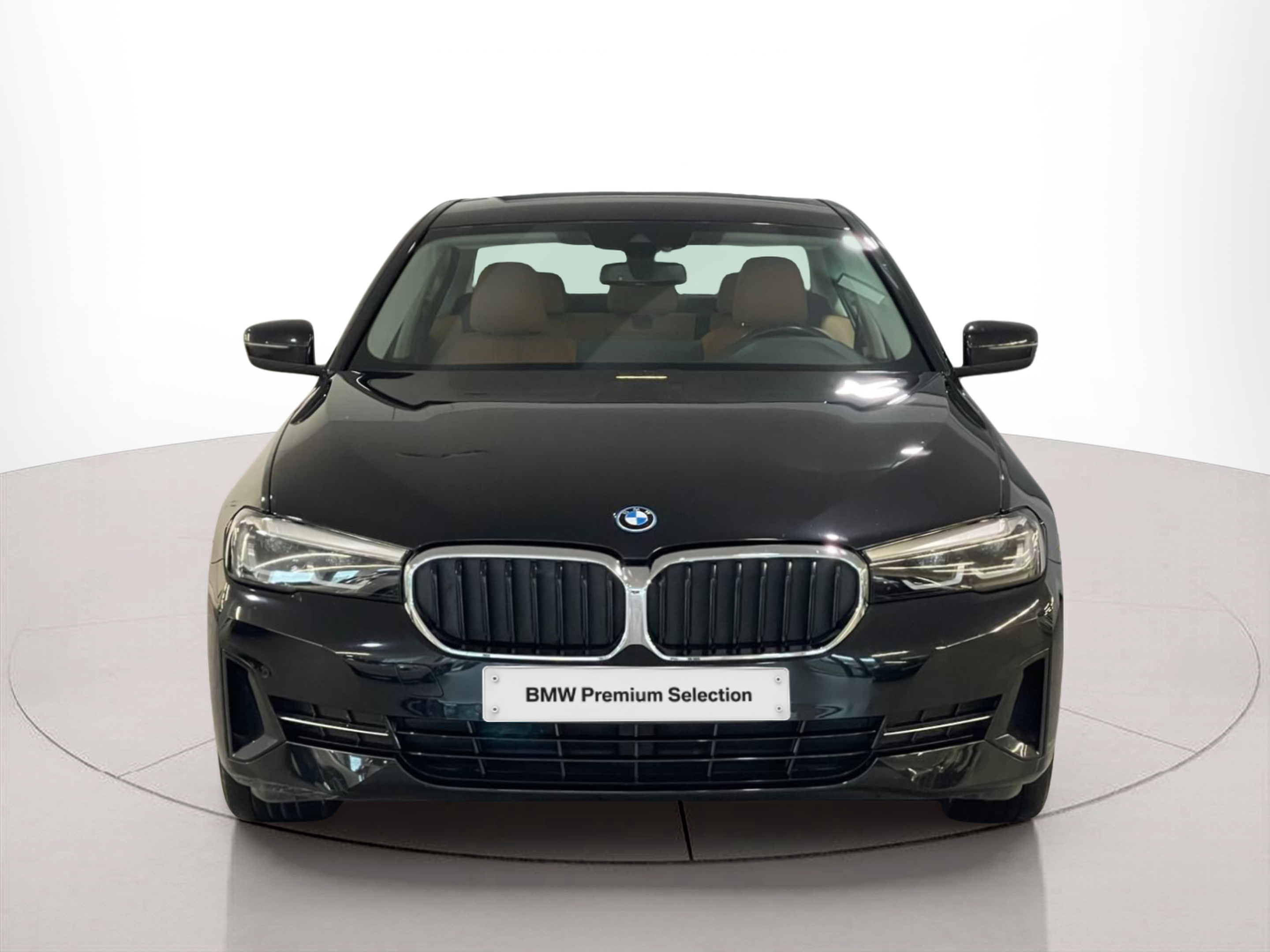 Fotos de BMW Série 5 530e Berlina color Negro. Año 2022. 215KW(292CV). Elétrico / Gasolina Híbrido. En concesionario Santogal Carnaxide de Oeiras