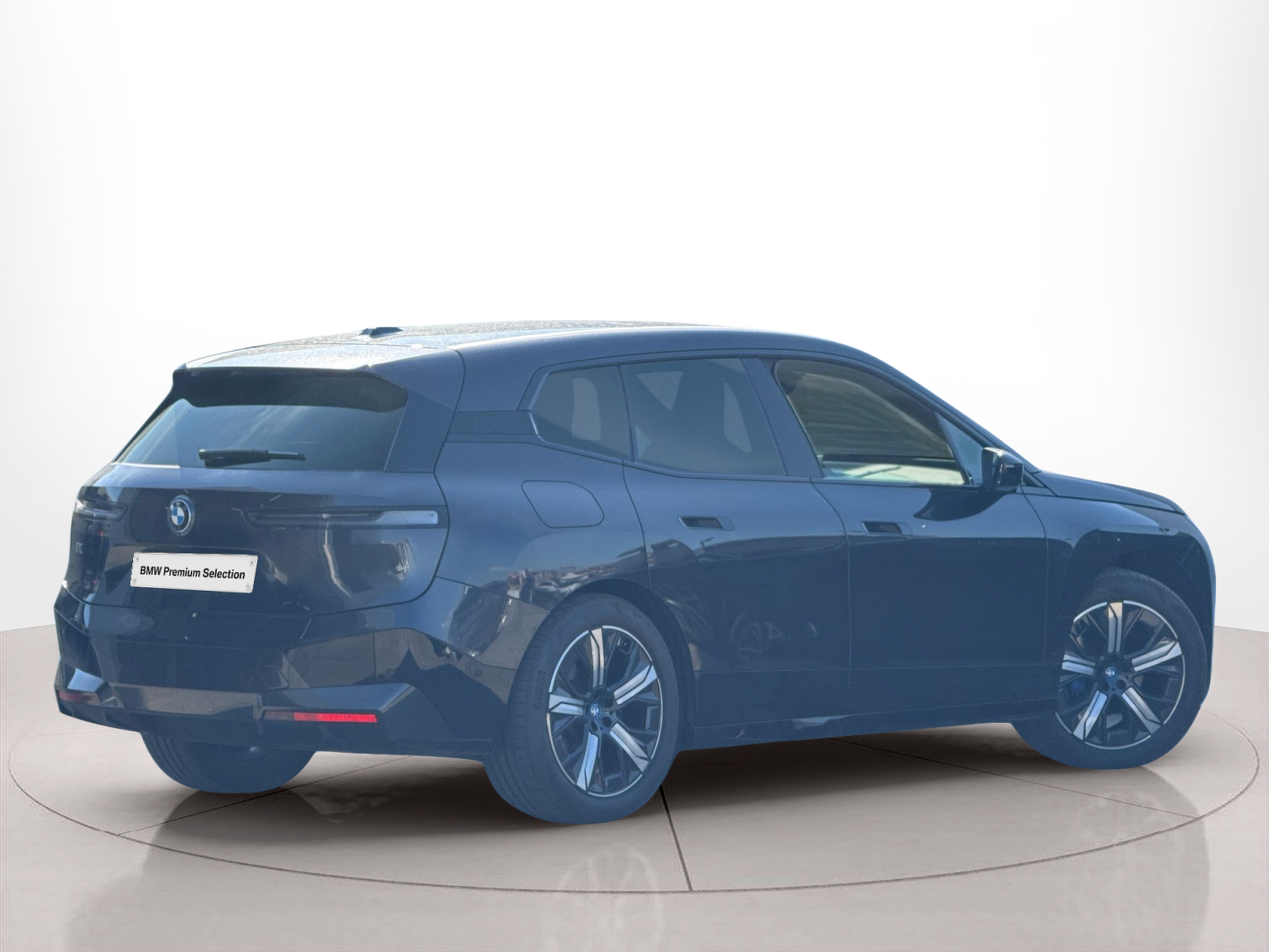 BMW iX xDrive40 color Gris. Año 2022. 240KW(326CV). Elétrico. En concesionario Santogal Praça de Espanha - Lisboa de Lisboa