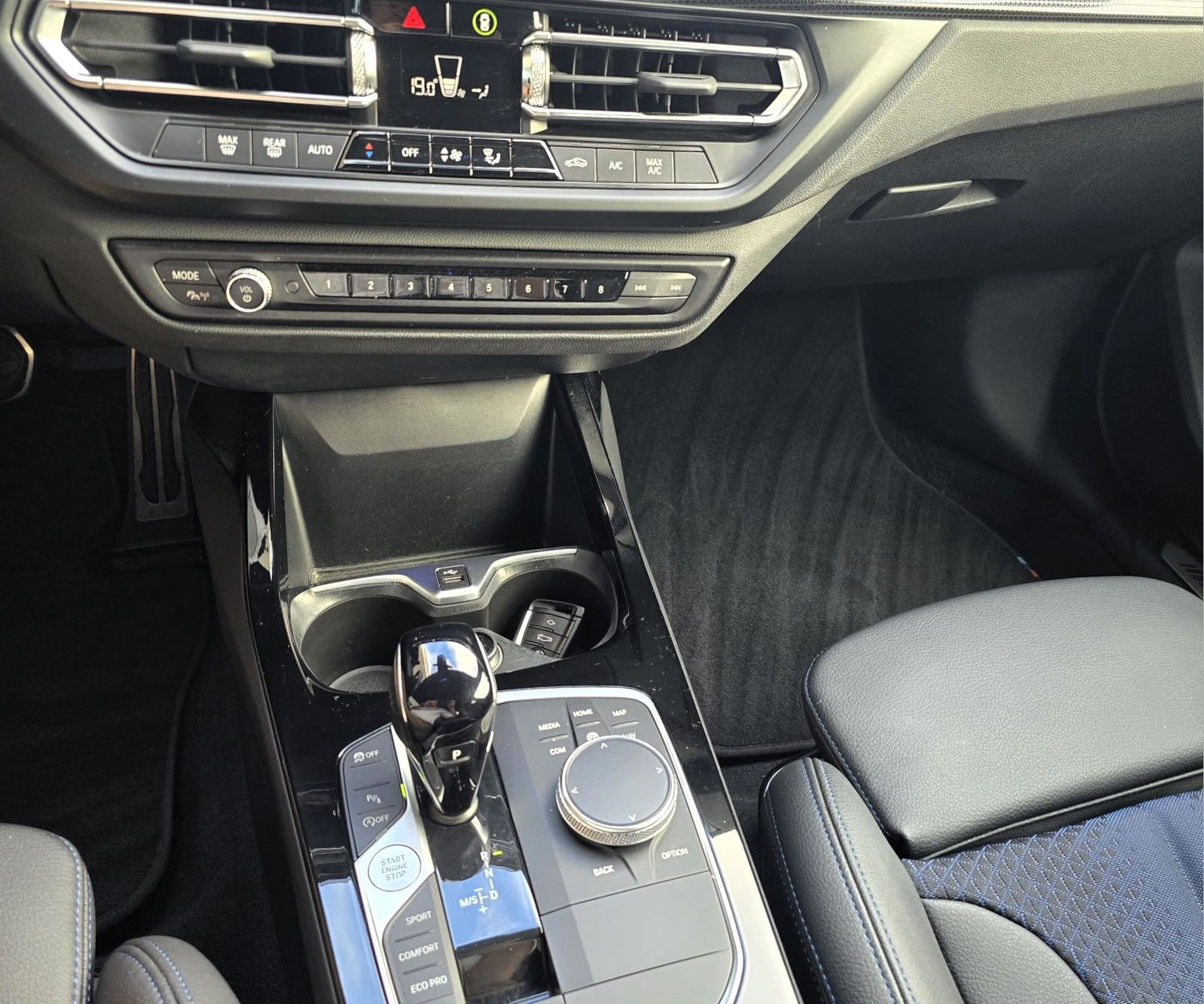 BMW Série 2 216d Gran Coupe color Negro. Año 2022. 85KW(116CV). Diesel. En concesionario Santogal Oeiras de Oeiras