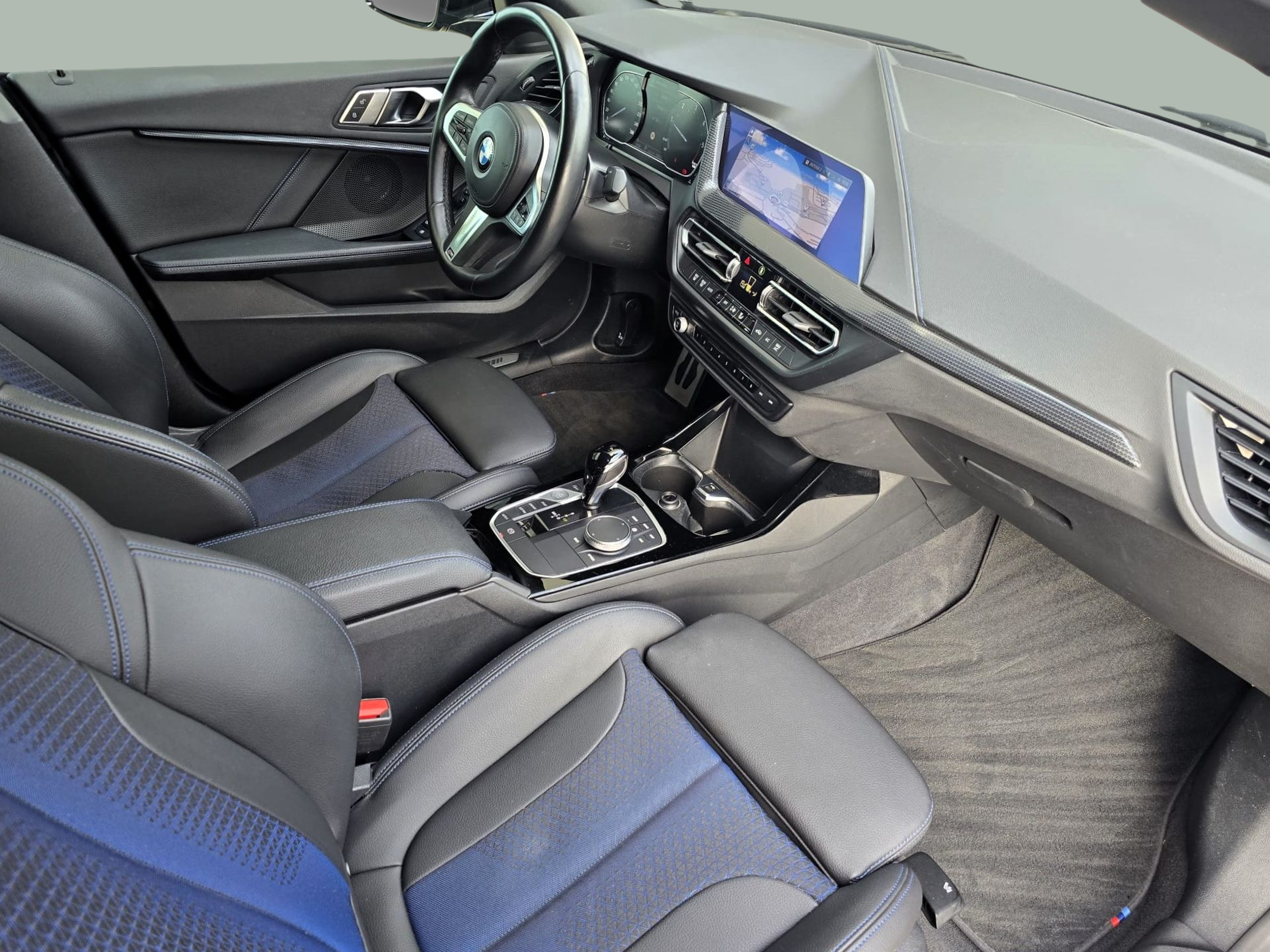 BMW Série 2 216d Gran Coupe color Negro. Año 2022. 85KW(116CV). Diesel. En concesionario Santogal Oeiras de Oeiras