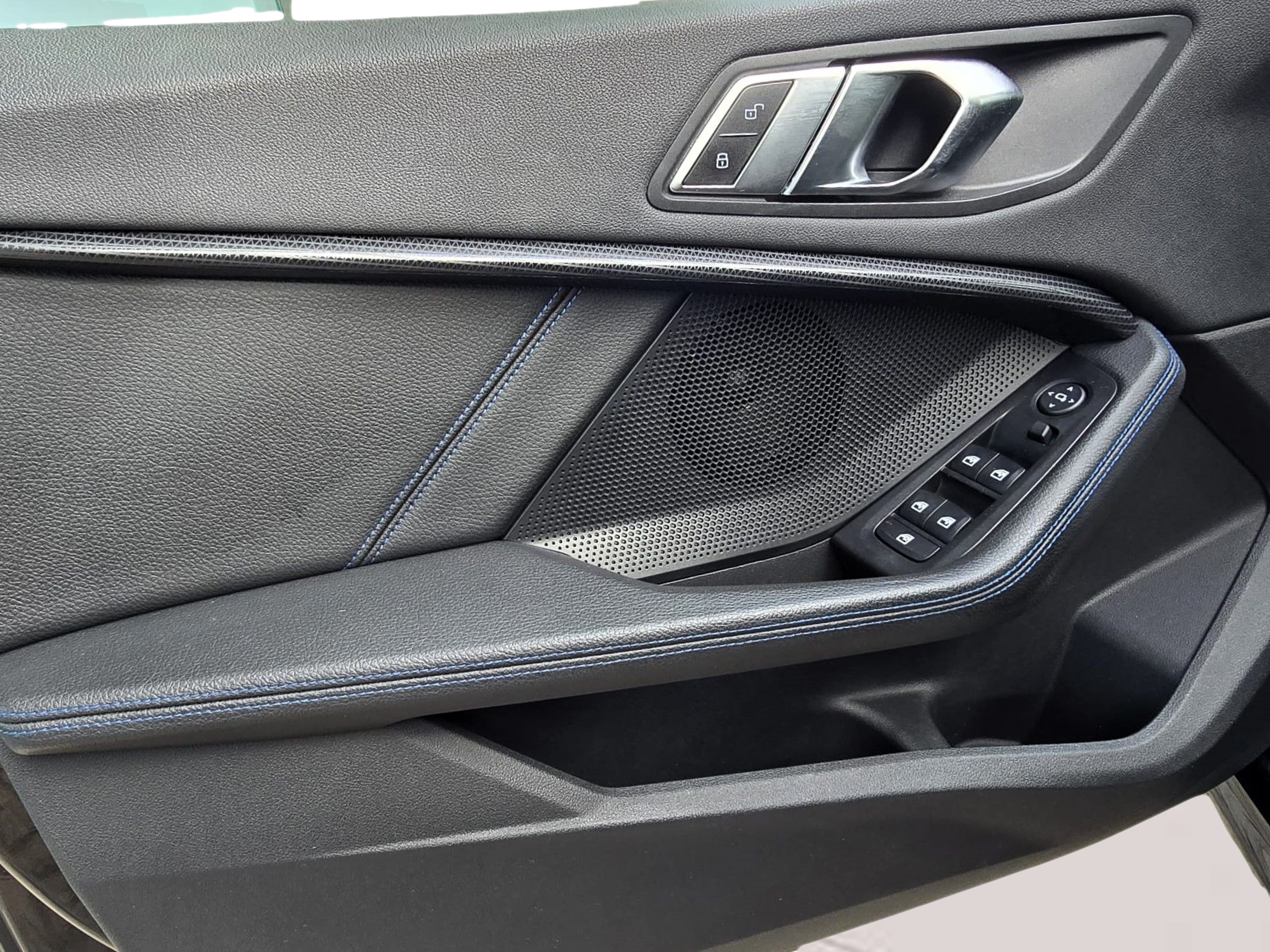 BMW Série 2 216d Gran Coupe color Negro. Año 2022. 85KW(116CV). Diesel. En concesionario Santogal Oeiras de Oeiras