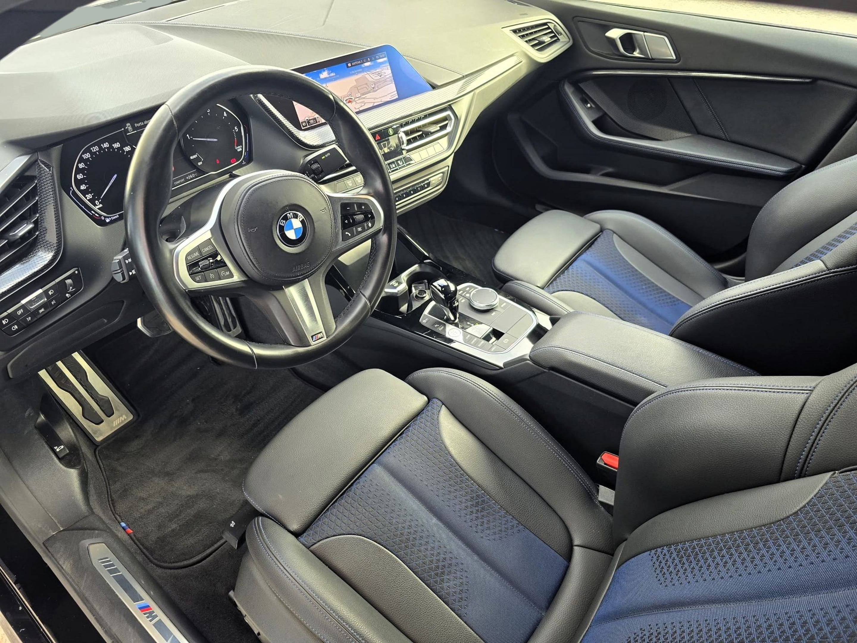 BMW Série 2 216d Gran Coupe color Negro. Año 2022. 85KW(116CV). Diesel. En concesionario Santogal Oeiras de Oeiras