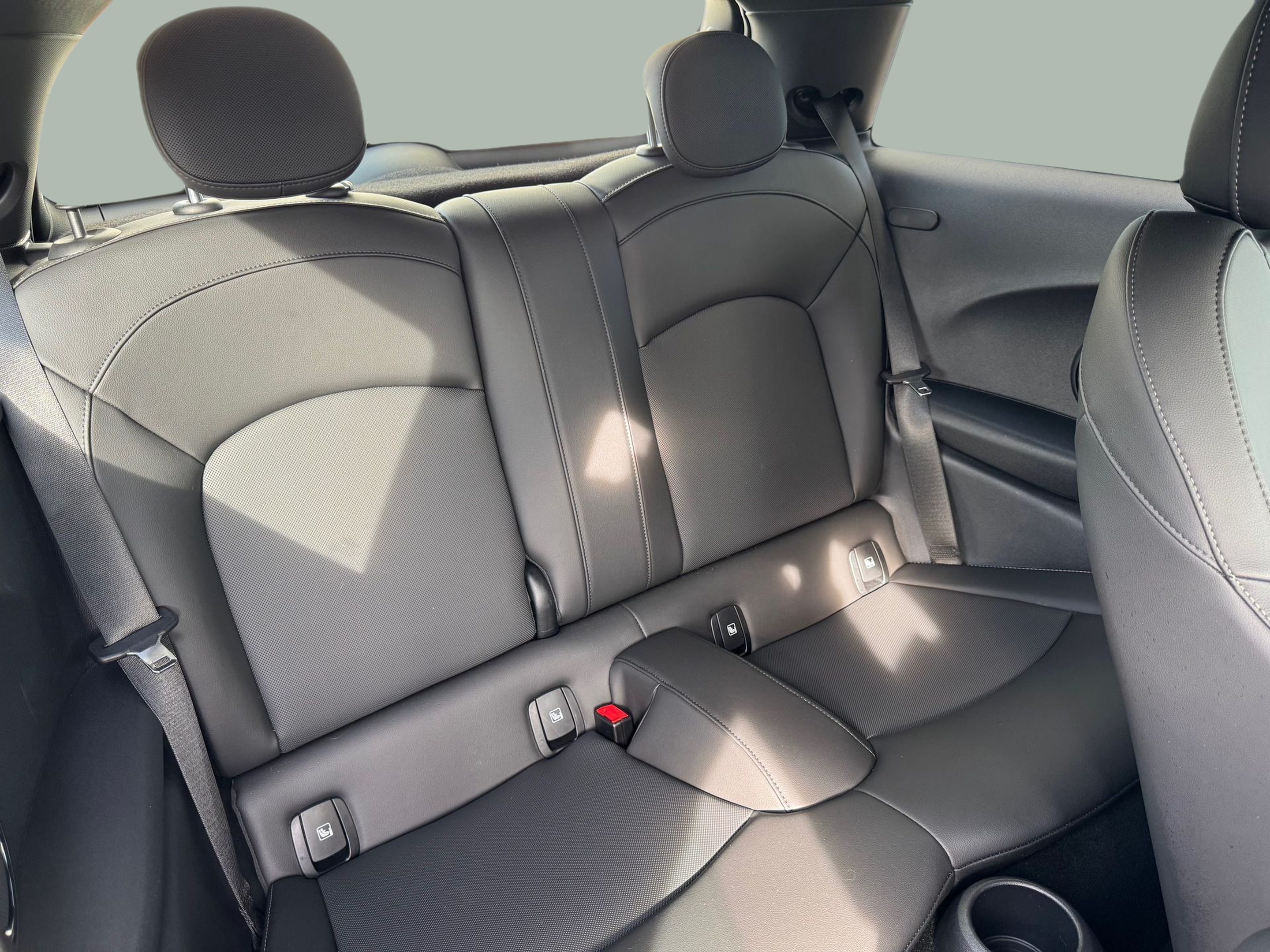 fotoG 8 del MINI MINI 3 Portas Cooper S E 135 kW (184 CV) 184cv Elétrico de 2022 em Oeiras