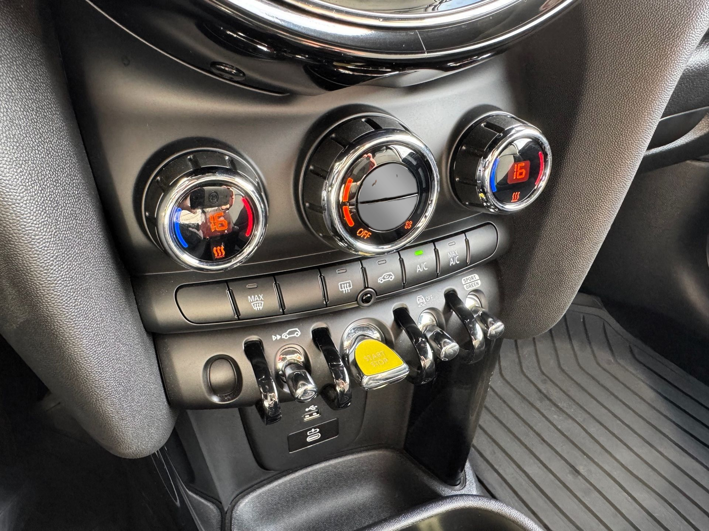 fotoG 16 del MINI MINI 3 Portas Cooper S E 135 kW (184 CV) 184cv Elétrico de 2022 em Oeiras