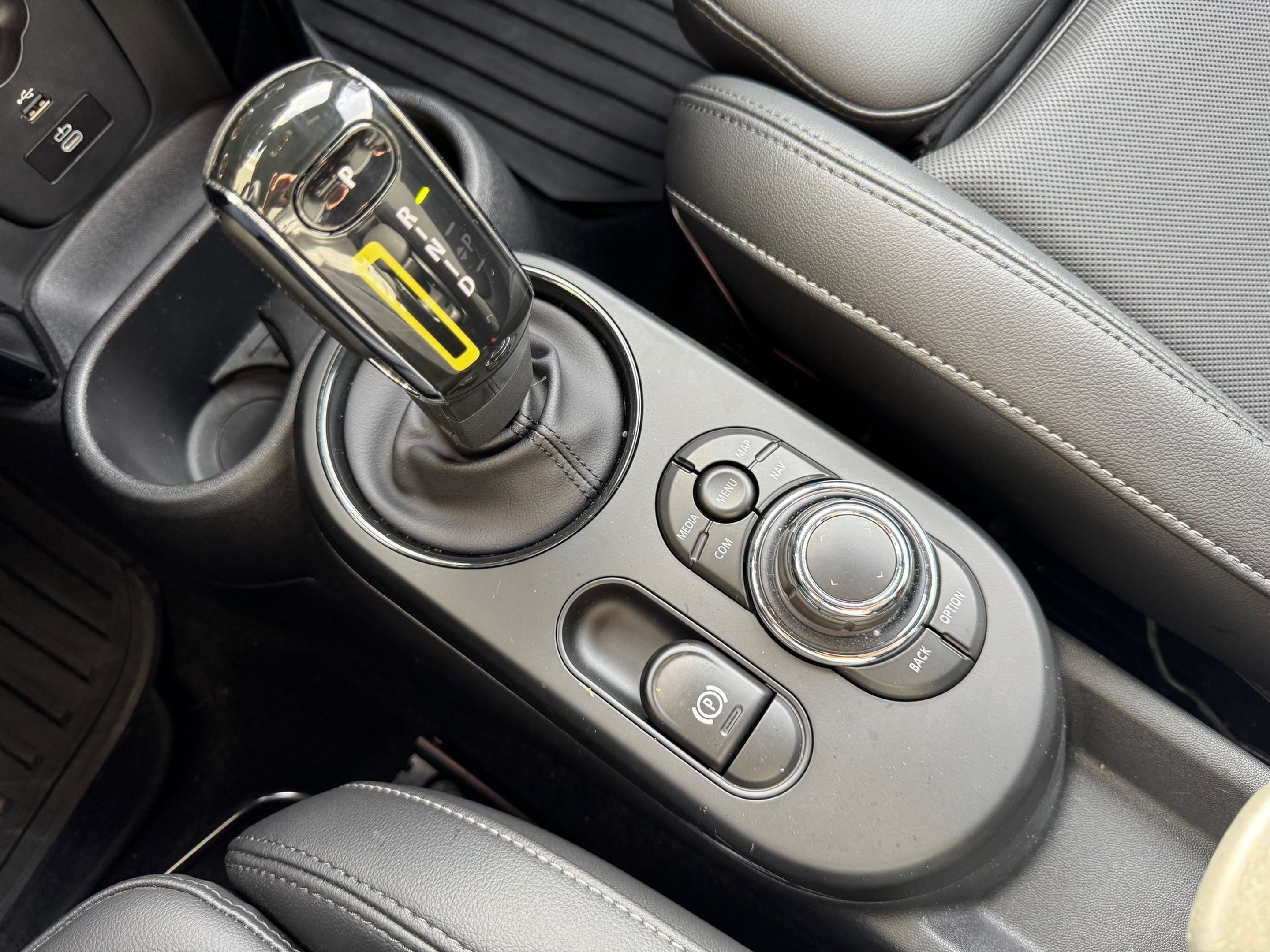 fotoG 17 del MINI MINI 3 Portas Cooper S E 135 kW (184 CV) 184cv Elétrico de 2022 em Oeiras