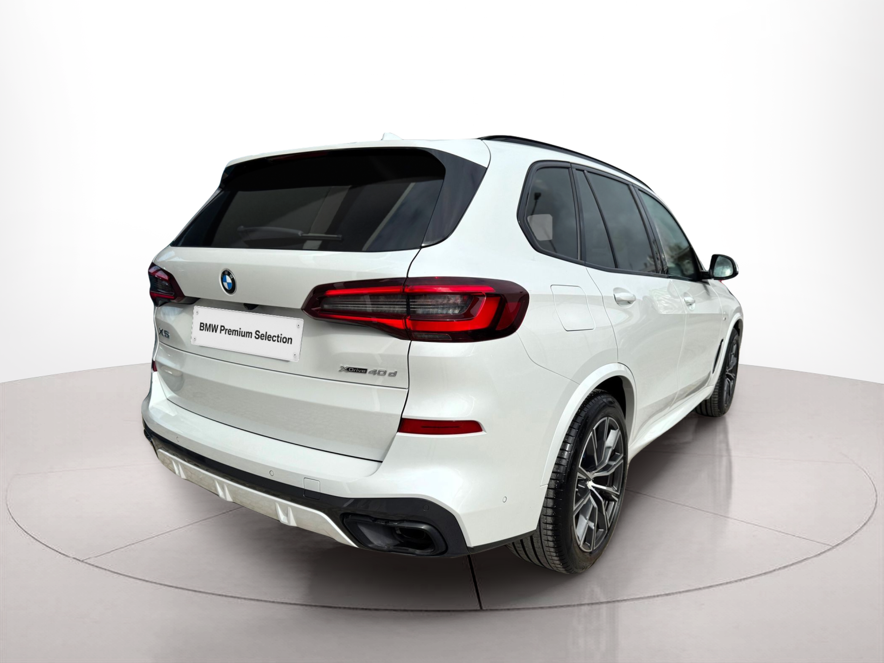 BMW X5 xDrive40d color Blanco. Año 2022. 250KW(340CV). Diesel. En concesionario Santogal Oeiras de Oeiras