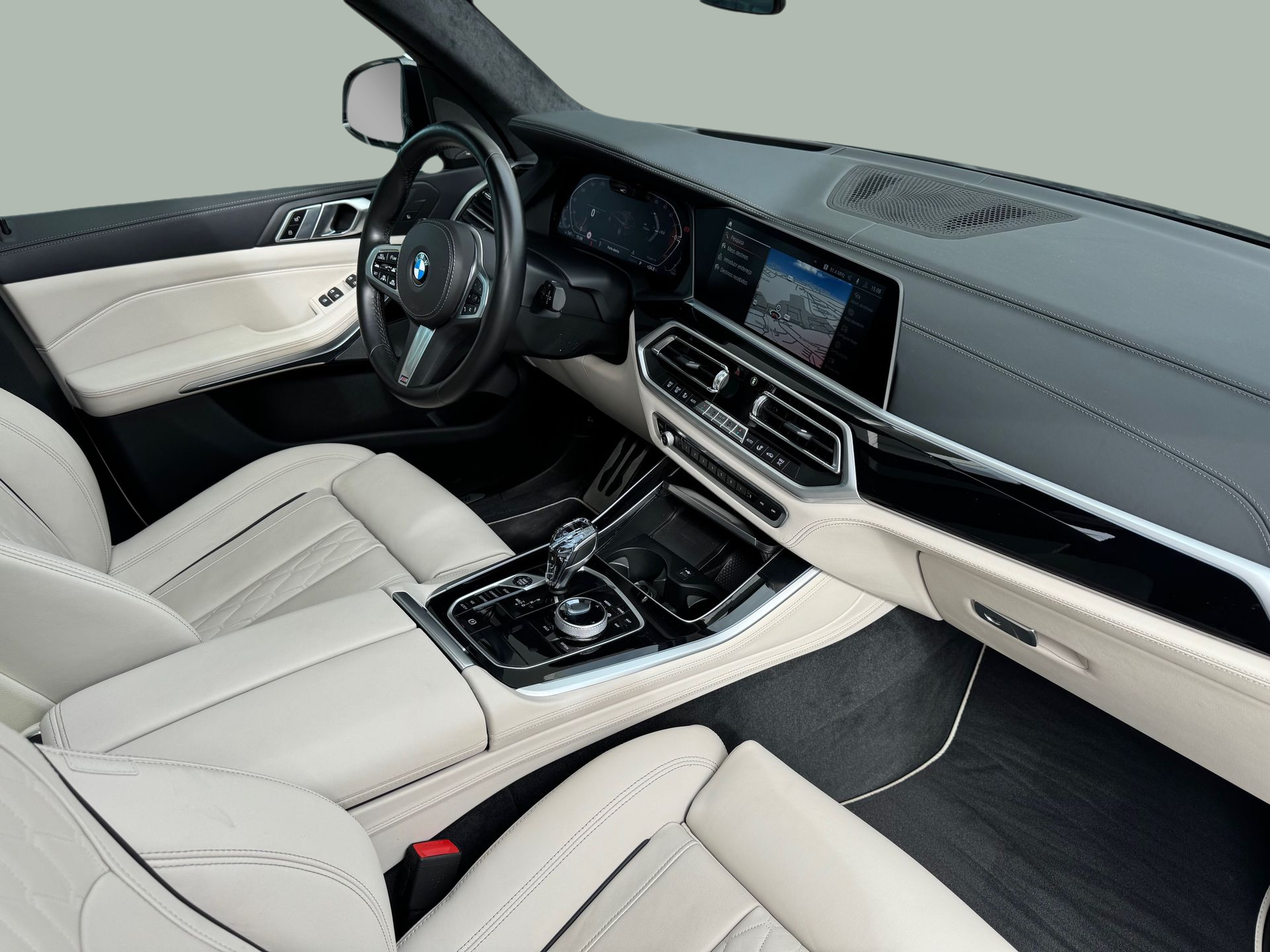 BMW X5 xDrive40d color Blanco. Año 2022. 250KW(340CV). Diesel. En concesionario Santogal Oeiras de Oeiras