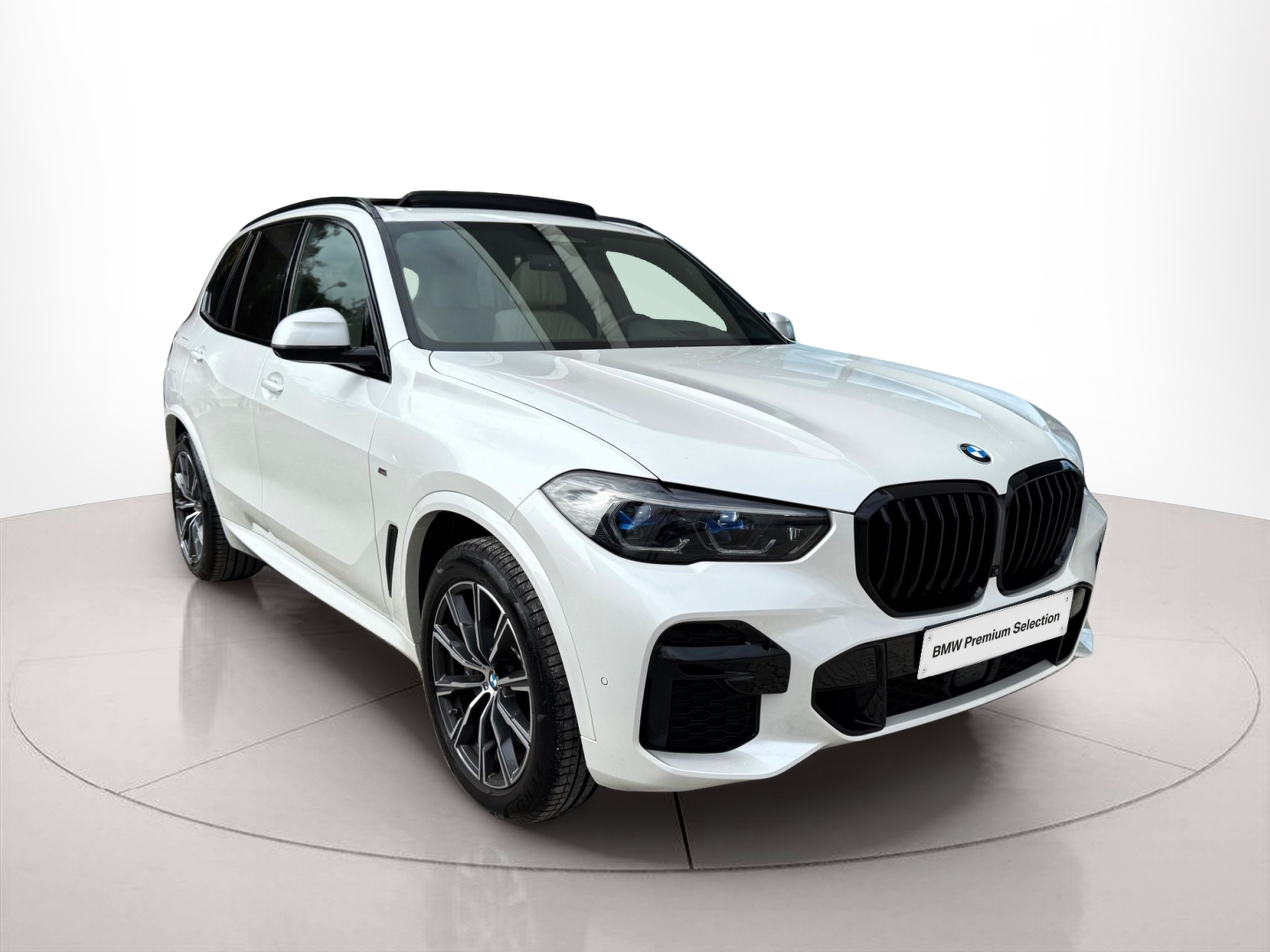 BMW X5 xDrive40d color Blanco. Año 2022. 250KW(340CV). Diesel. En concesionario Santogal Oeiras de Oeiras