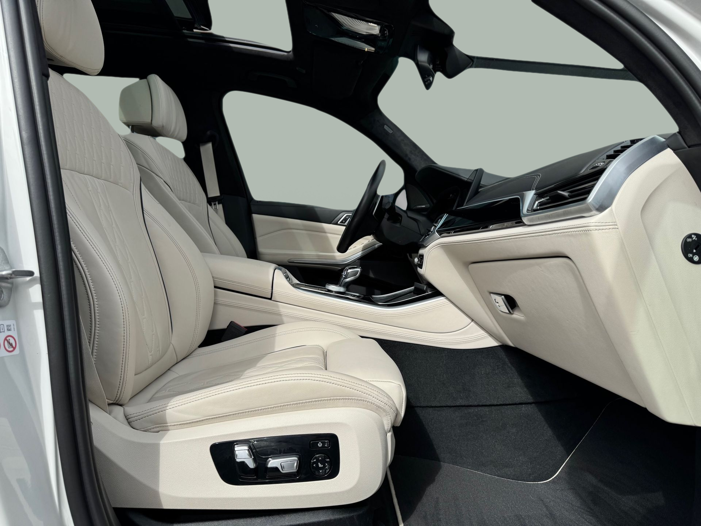 BMW X5 xDrive40d color Blanco. Año 2022. 250KW(340CV). Diesel. En concesionario Santogal Oeiras de Oeiras