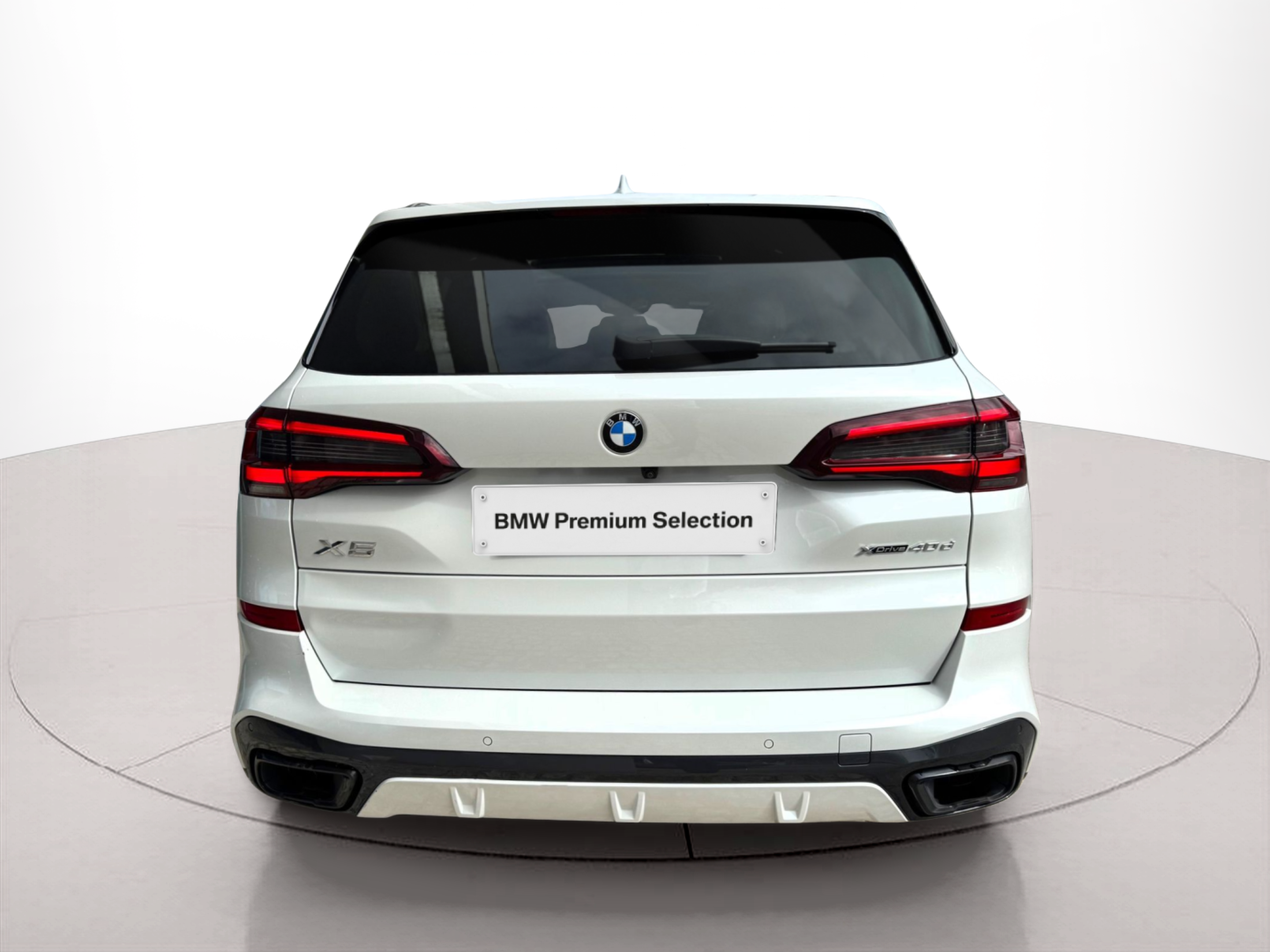 BMW X5 xDrive40d color Blanco. Año 2022. 250KW(340CV). Diesel. En concesionario Santogal Oeiras de Oeiras