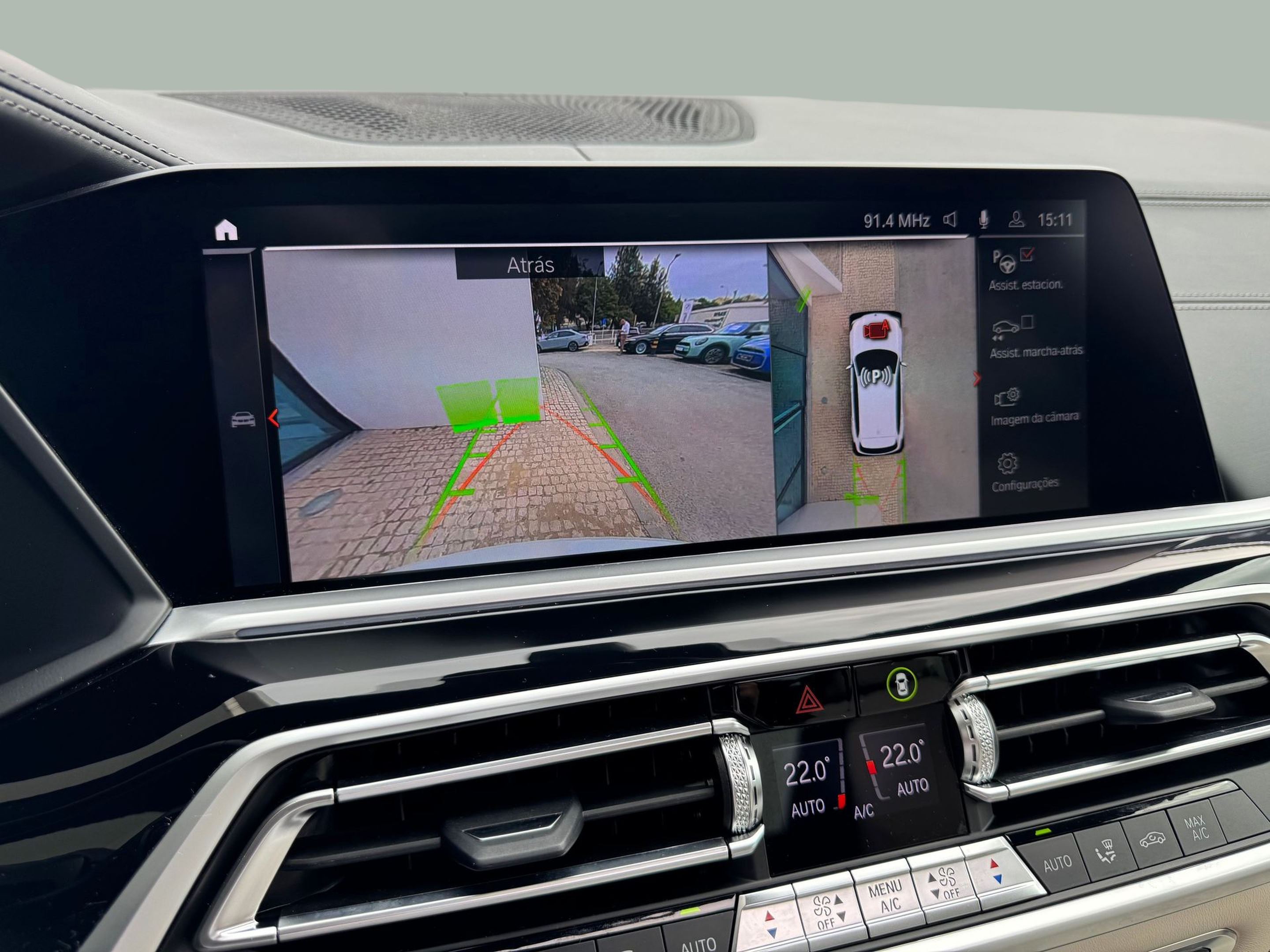 BMW X5 xDrive40d color Blanco. Año 2022. 250KW(340CV). Diesel. En concesionario Santogal Oeiras de Oeiras