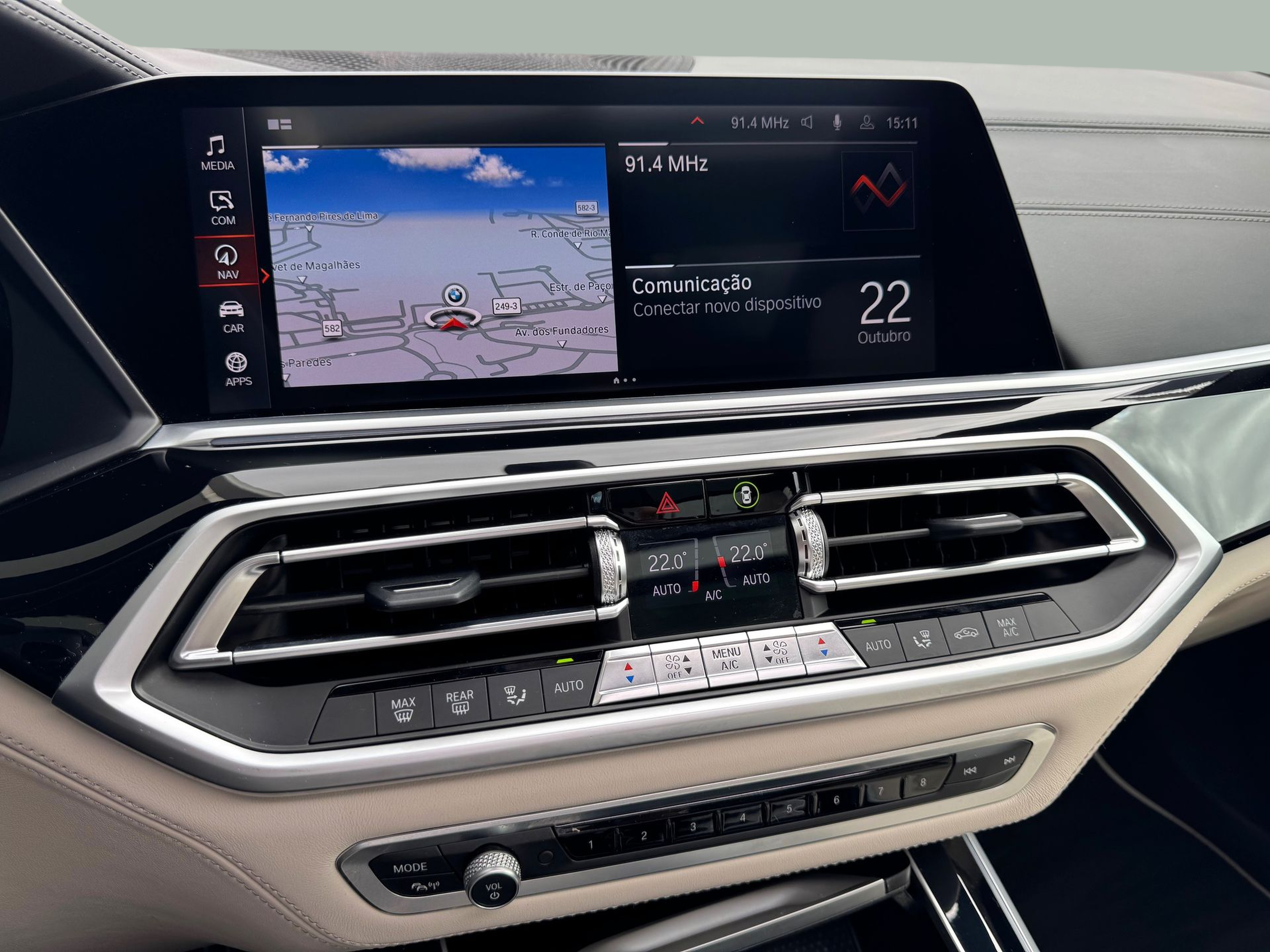 BMW X5 xDrive40d color Blanco. Año 2022. 250KW(340CV). Diesel. En concesionario Santogal Oeiras de Oeiras