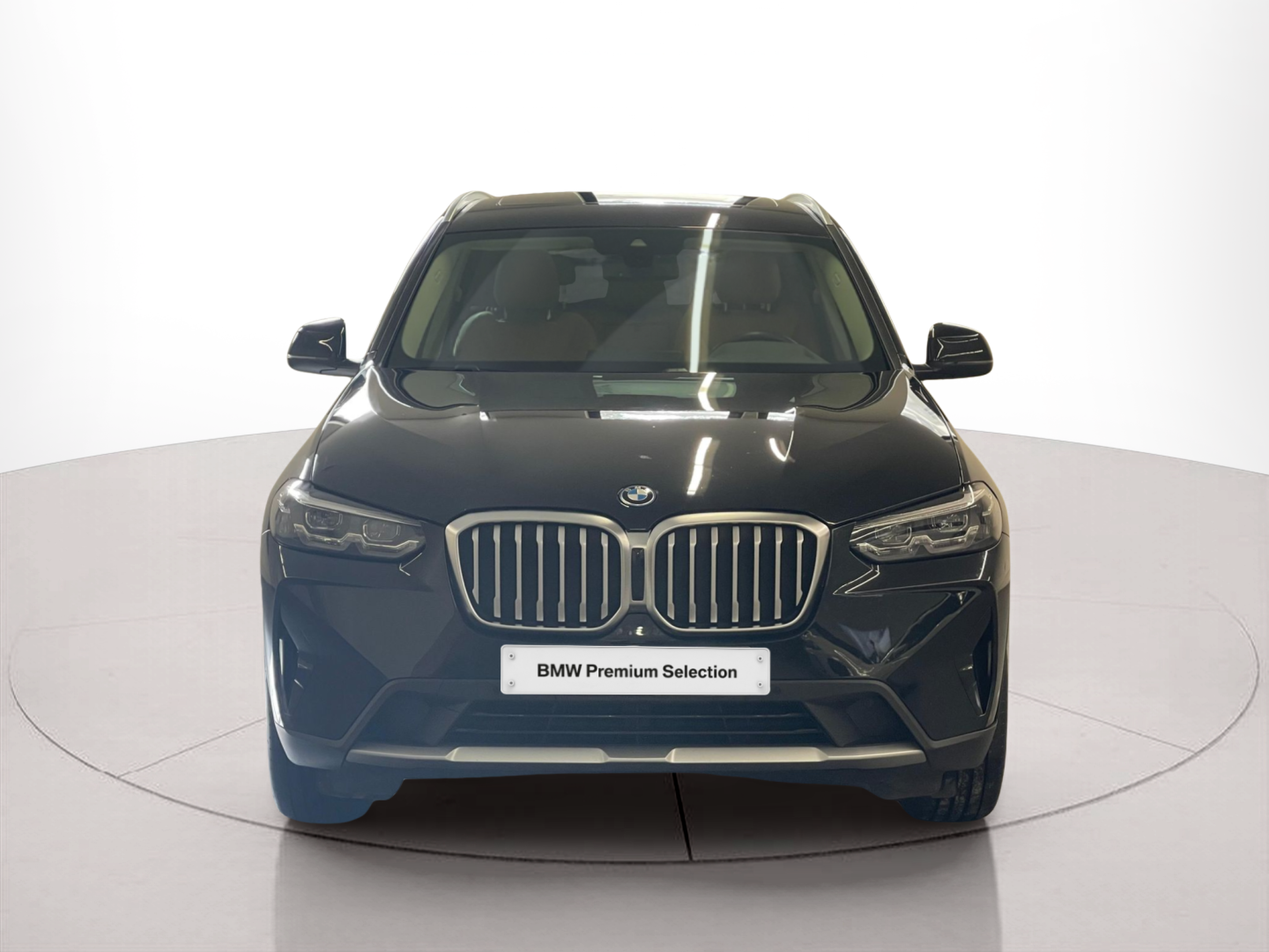 Fotos de BMW X3 xDrive30e color Negro. Año 2022. 215KW(292CV). Elétrico / Gasolina Híbrido. En concesionario Santogal Carnaxide de Oeiras