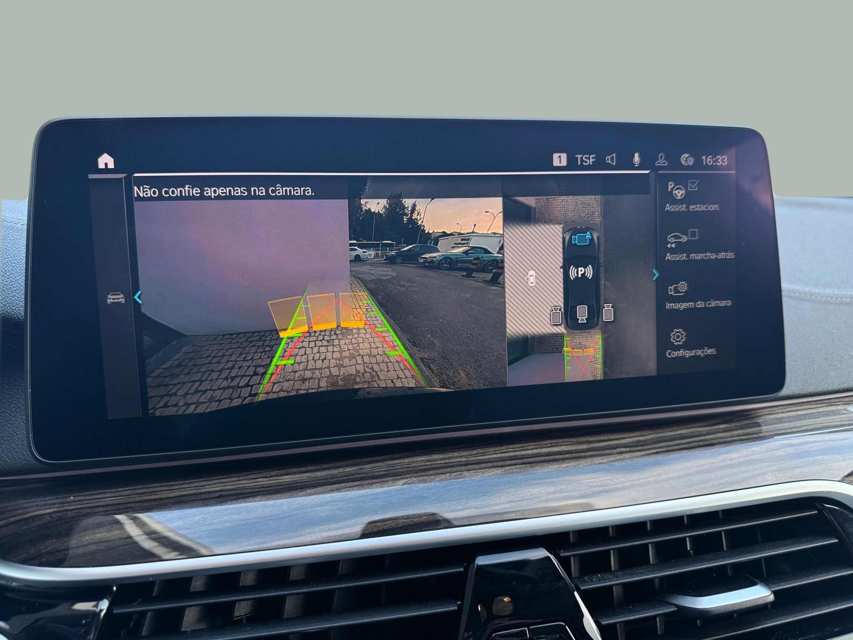 BMW Série 5 530e Berlina color Negro. Año 2022. 215KW(292CV). Elétrico / Gasolina Híbrido. En concesionario Santogal Oeiras de Oeiras