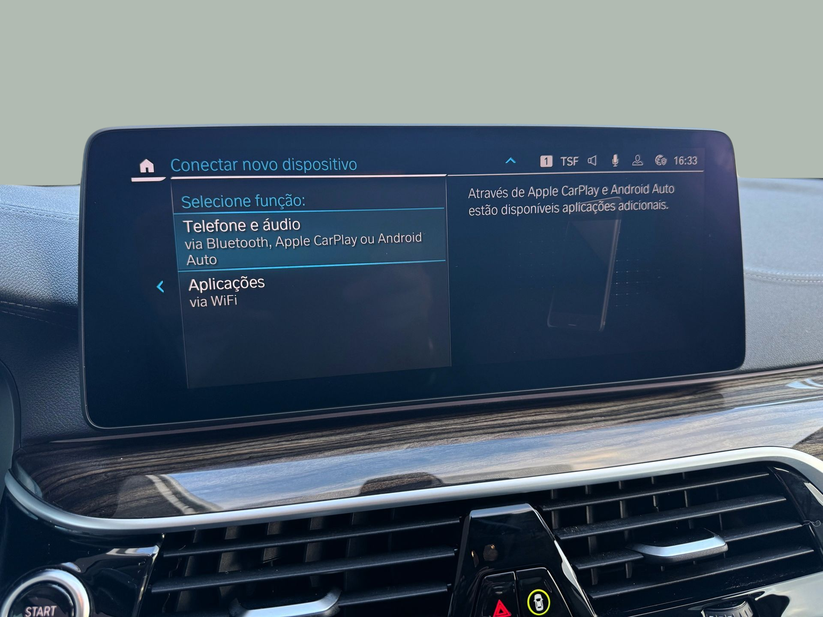 BMW Série 5 530e Berlina color Negro. Año 2022. 215KW(292CV). Elétrico / Gasolina Híbrido. En concesionario Santogal Oeiras de Oeiras