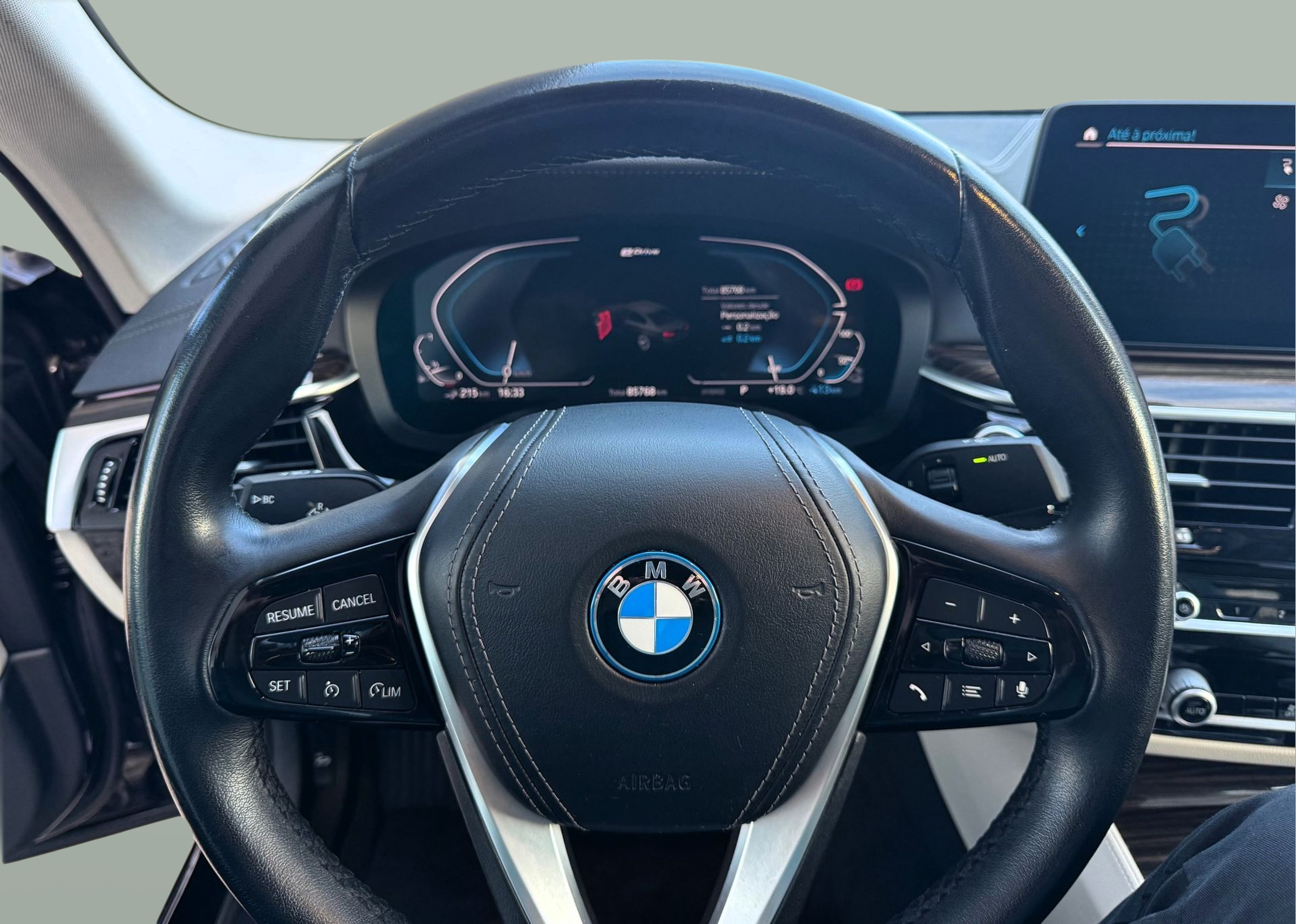 BMW Série 5 530e Berlina color Negro. Año 2022. 215KW(292CV). Elétrico / Gasolina Híbrido. En concesionario Santogal Oeiras de Oeiras