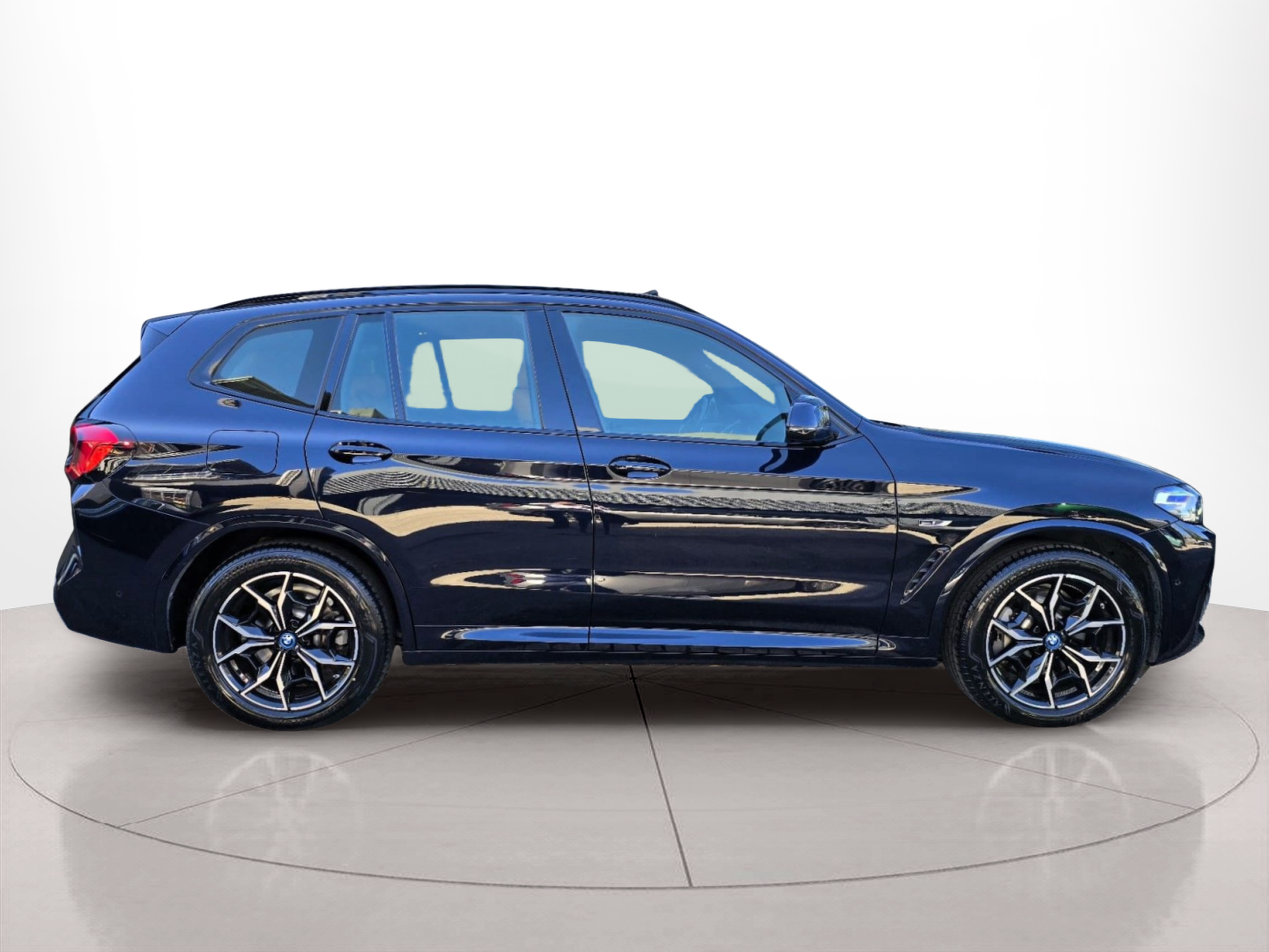 Fotos de BMW X3 xDrive30e color Negro. Año 2022. 215KW(292CV). Elétrico / Gasolina Híbrido. En concesionario Santogal Oeiras de Oeiras