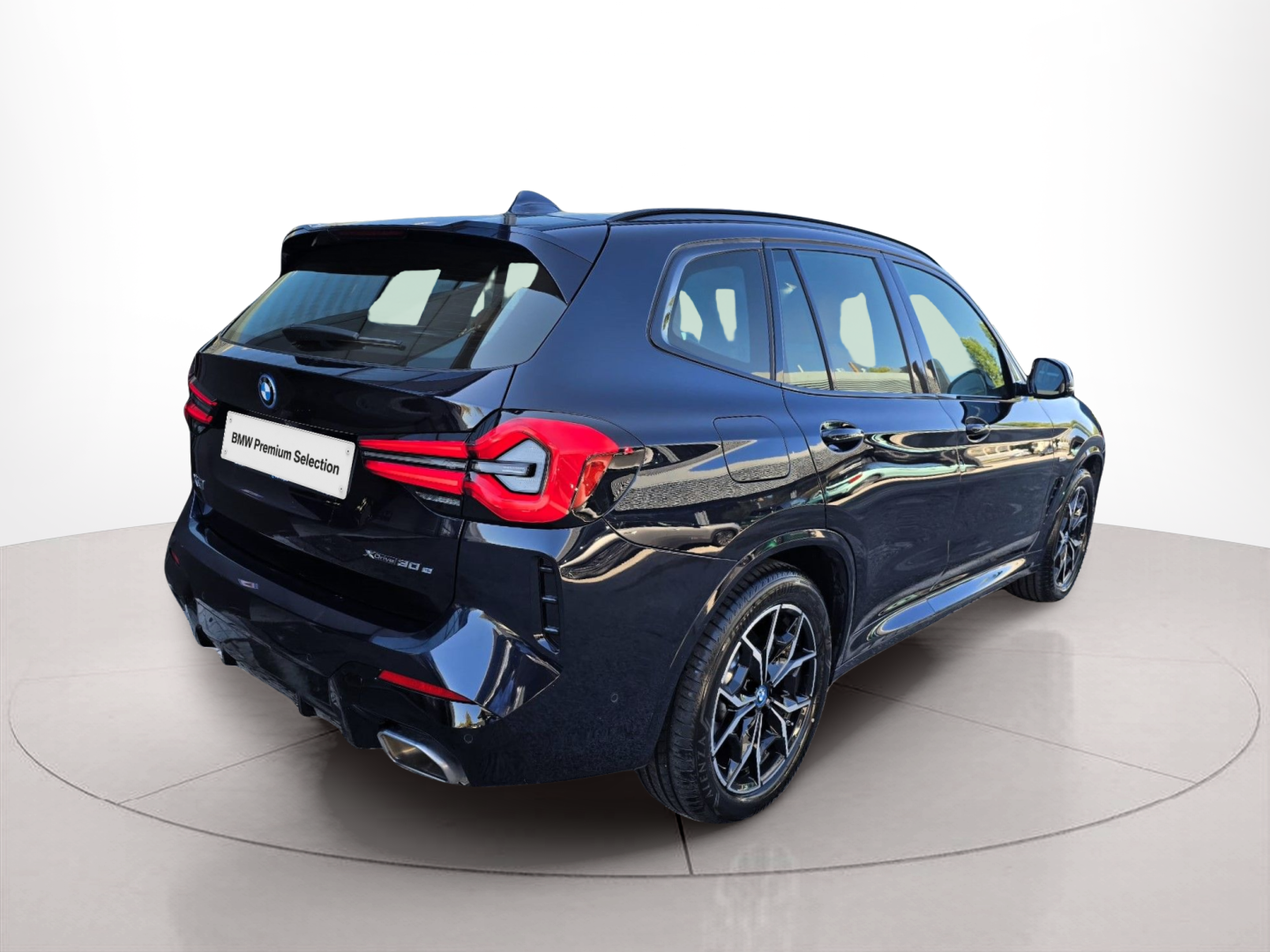 BMW X3 xDrive30e color Negro. Año 2022. 215KW(292CV). Elétrico / Gasolina Híbrido. En concesionario Santogal Oeiras de Oeiras