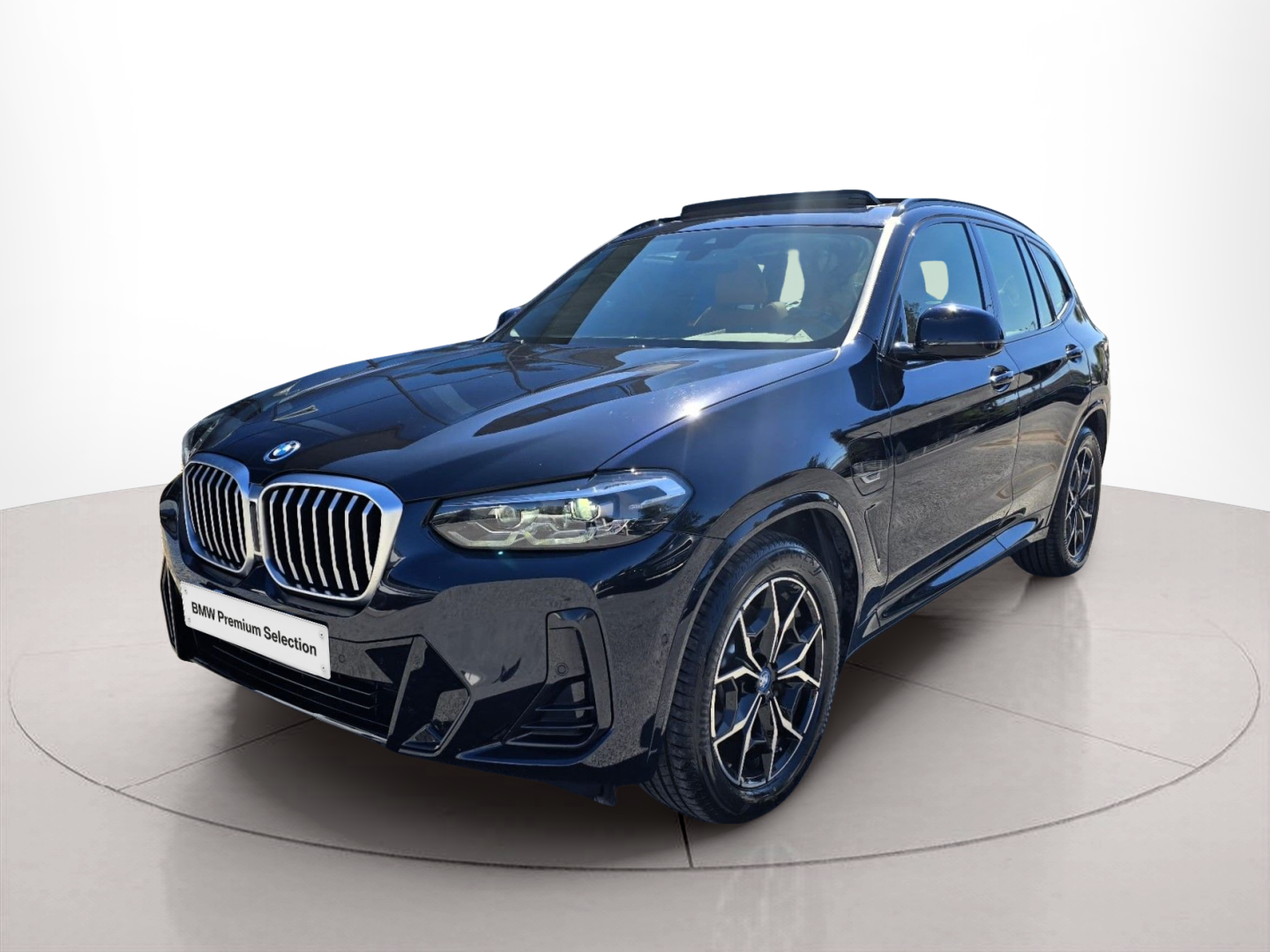 Fotos de BMW X3 xDrive30e color Negro. Año 2022. 215KW(292CV). Elétrico / Gasolina Híbrido. En concesionario Santogal Oeiras de Oeiras
