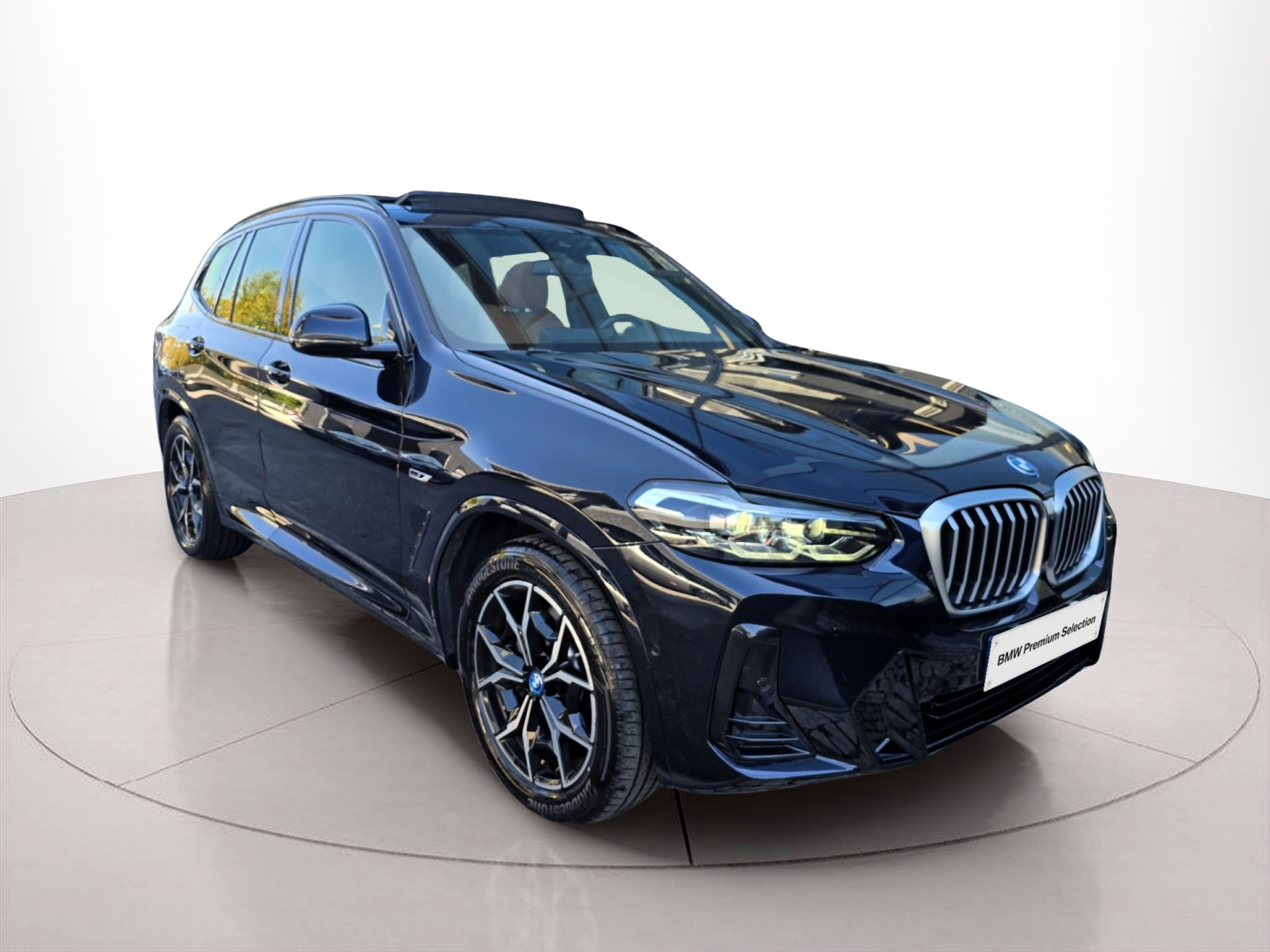 BMW X3 xDrive30e color Negro. Año 2022. 215KW(292CV). Elétrico / Gasolina Híbrido. En concesionario Santogal Oeiras de Oeiras