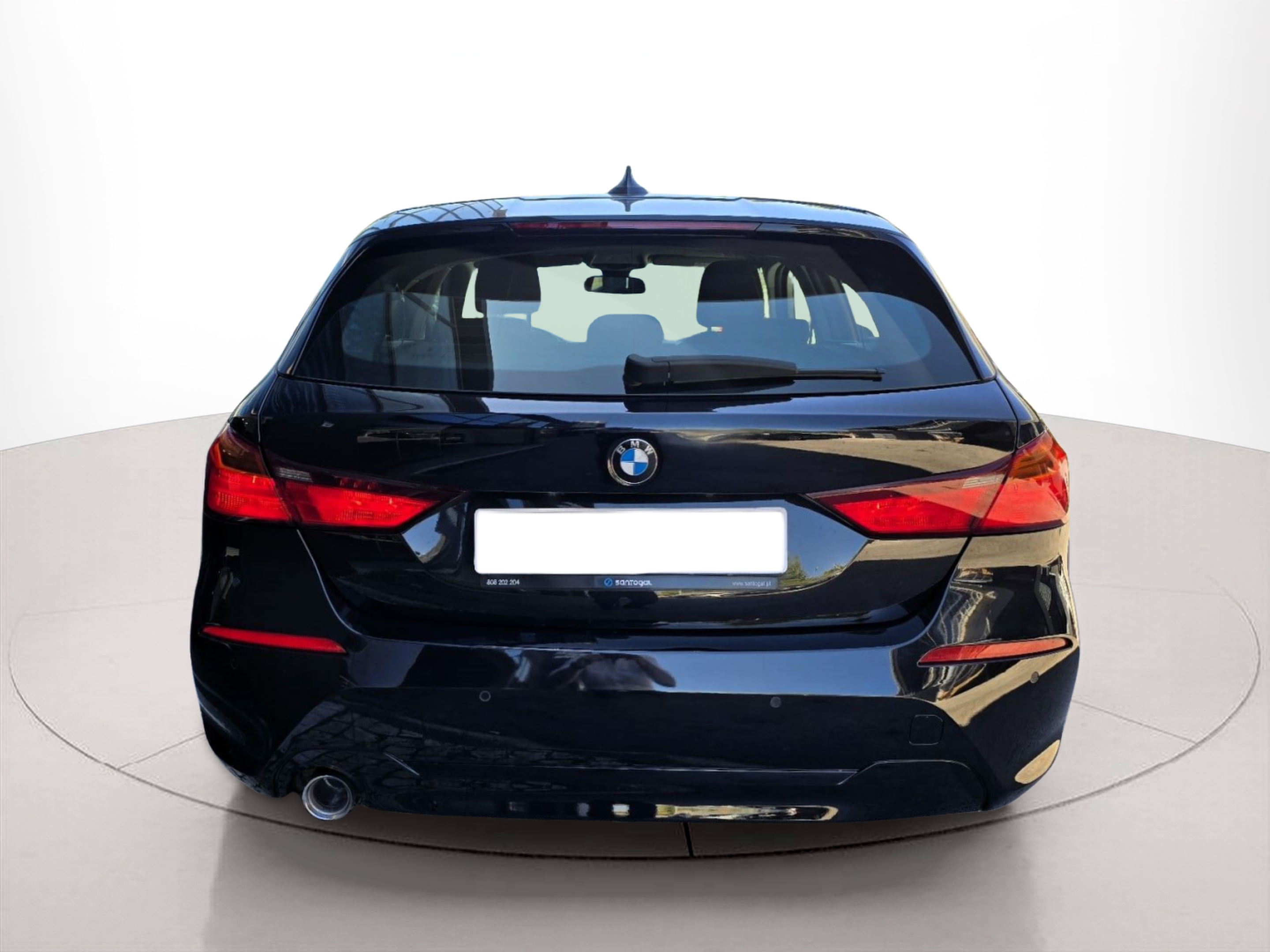 BMW Série 1 116d color Negro. Año 2022. 85KW(116CV). Diesel. En concesionario Santogal Oeiras de Oeiras