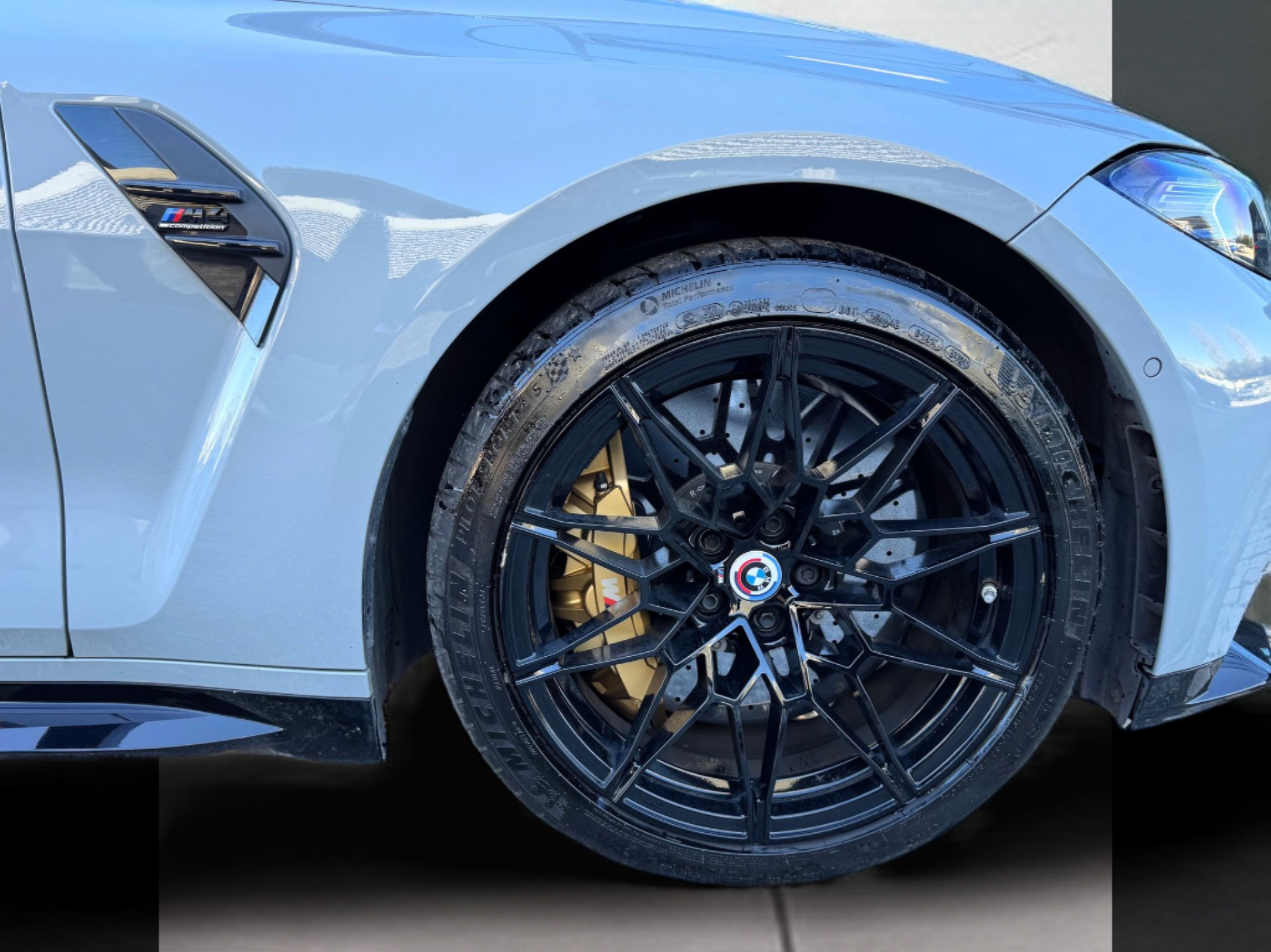 BMW M M4 Competition Coupé color Gris. Año 2022. 375KW(510CV). Gasolina. En concesionario Santogal Oeiras de Oeiras